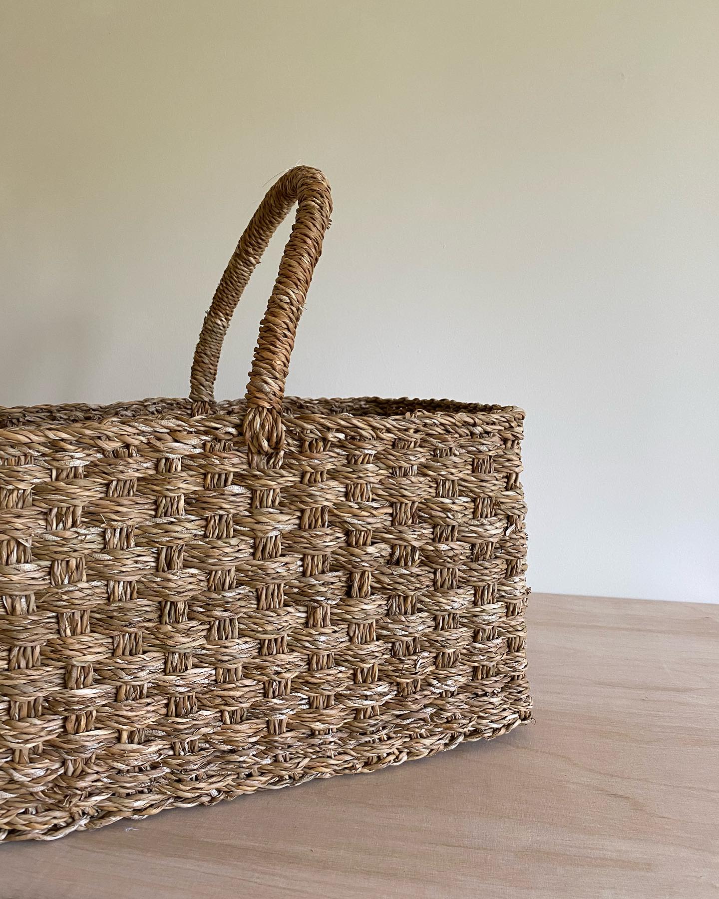 🍊🌲 Find us at Mill Road Winter Fair this Saturday! 🌲🍊
Stocked with lots of handwoven baskets and bags, consider pairing these beauties with a few additional items for the ultimate Christmas Hamper! A terribly easy yet thoughtful gift! 🧀🍷
Located at Petersfield Green (adjacent to Donkey Common/Parkside Swimming Pool), do pop by and say hello 👋🏼
MRWF is a firm favourite of mine, it’s a lovely day out with lots of wonderful activities and stalls! 🌟🥁🎄
I’ll also be bringing tons of new Serving Platters and Chop Blocks!
#millroadwinterfair #christmasmarkets #christmasmarketscambridge #cambridgemarket #cambridgeevents #christmasgifting #sustainablegifting #millroad #millroadcambridge