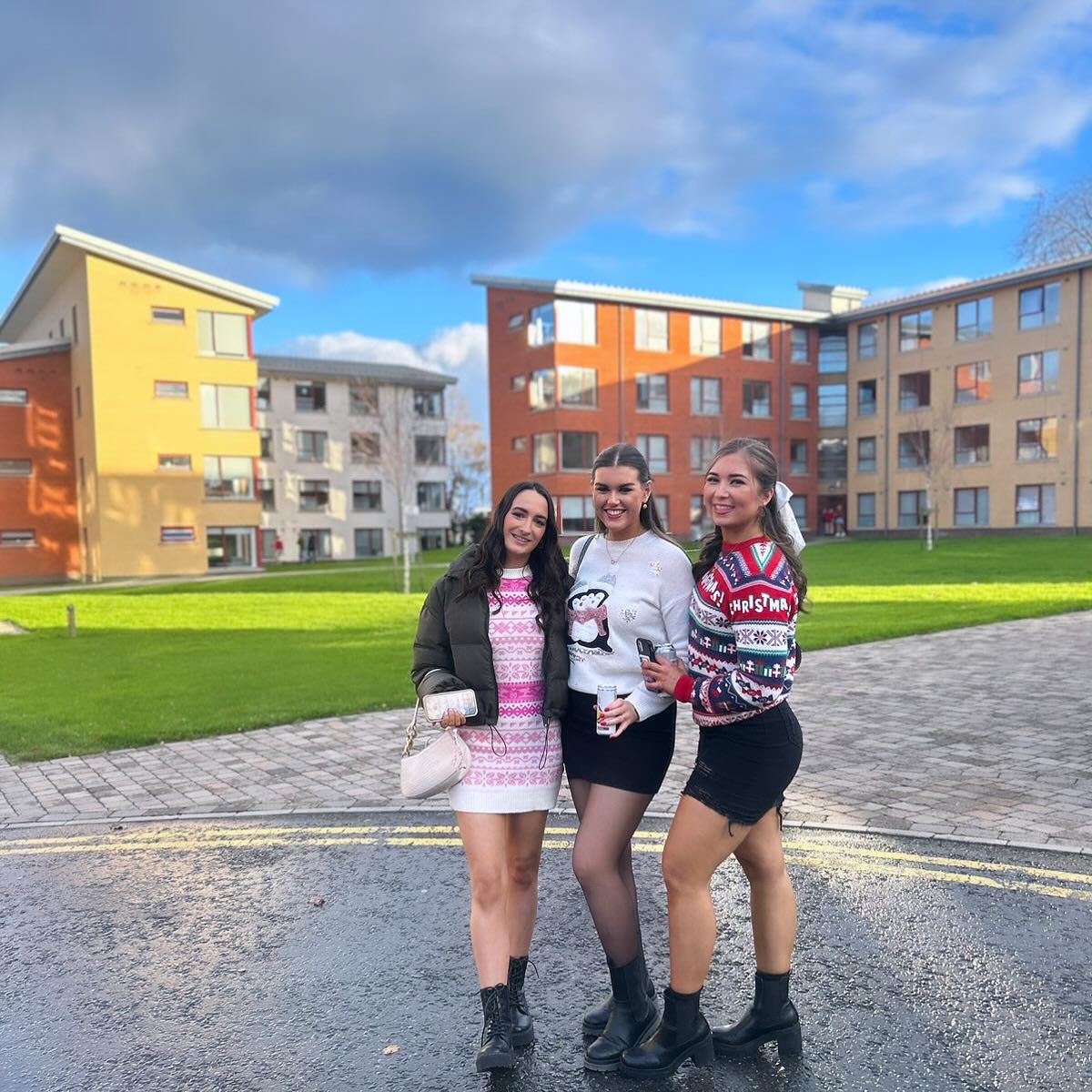 Our girls looking amazing with their Christmas jumpers on and ready for their Christmas Party! We hope you enjoy and have a good time. 😊🎄🎁 We wish all our students a great start of the festive season. 🎅🏻 #studentlife #christmas #uni #college #christmasparty