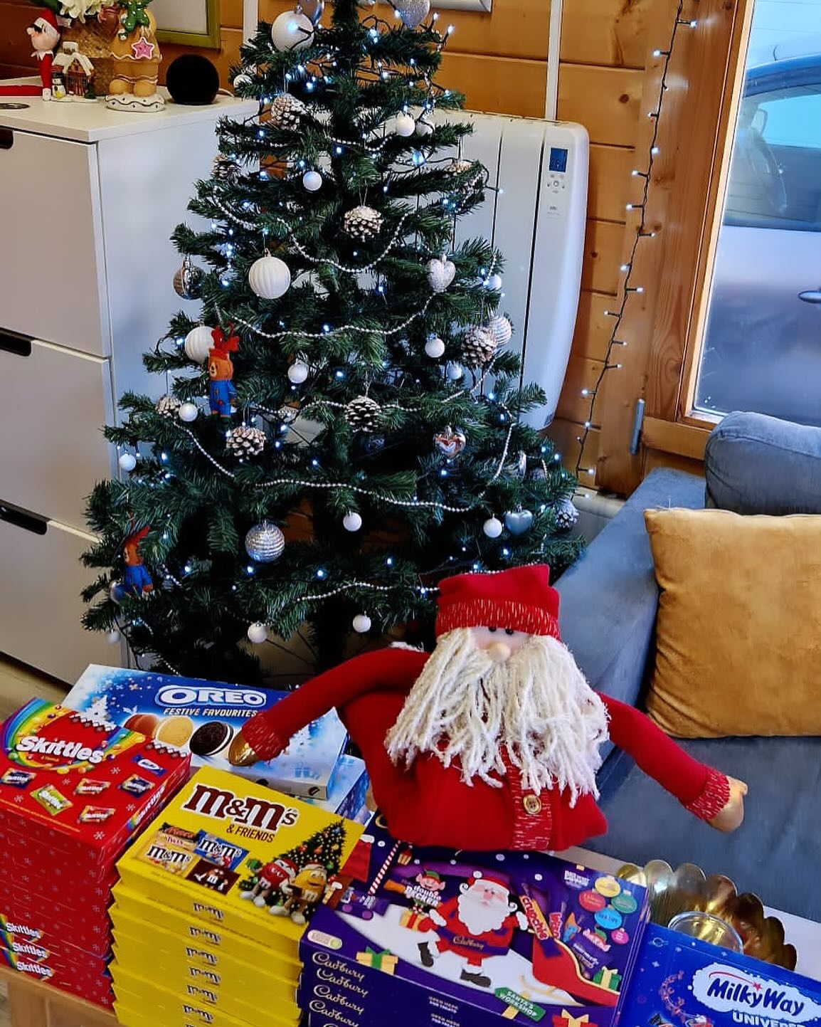 It’s the time of the year.. some delicious treats for our students this festive season 🎄🎁 #studentlife #hazelwood #college #uni #christmas