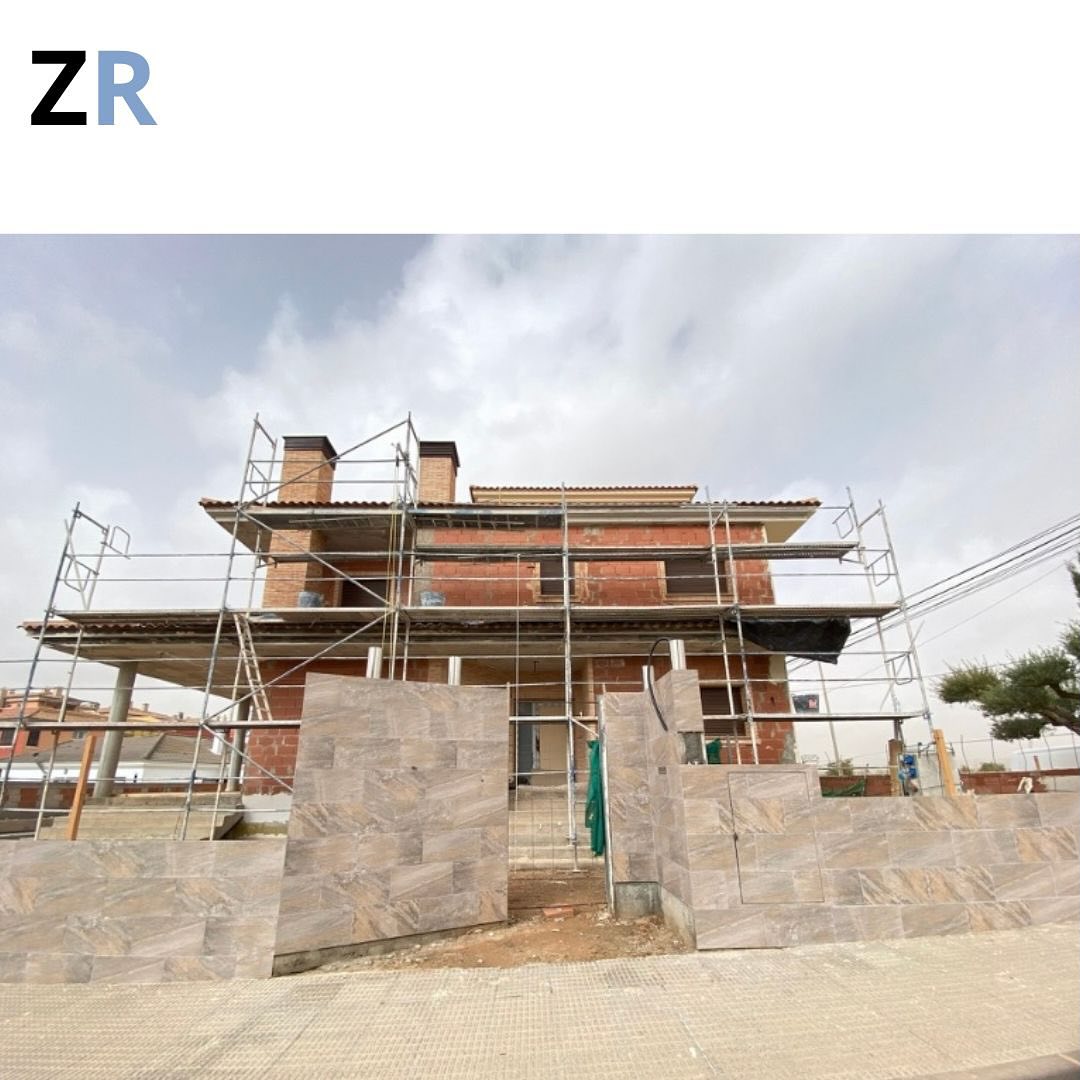 De obra a obra maestra en un vistazo. 🏡✨ #FachadaGlowUp #TransformaciónReal #hechoamano #déco #decoaddict #casa
#piedraartificial #obra #concreto #artificialstonez
#decorhome #mortero #decora