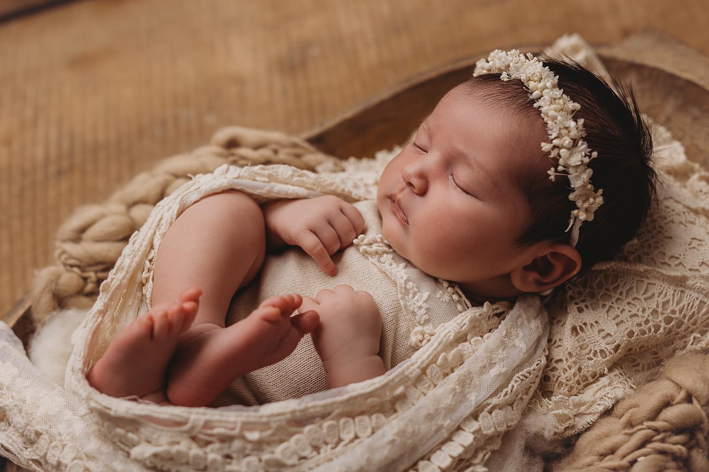 ❤️ So eine hübsche Maus ❤️
Wenn ihr auch Bilder von euren Babys haben möchtet, meldet euch am besten noch während der Schwangerschaft bei mir.
Am besten auch über die Homepage mit dem Kontaktformular. Hier geht schon mal einiges unter bzw landet im Spam.
Und wenn ihr schon auf der Homepage seid, nehmt euch doch bitte die Zeit und schaut euch auch die Preise an. Sie sind dort detailliert aufgelistet für jede Shootingart!
#baby #newborn #newbornphotography #newbornbaby #neugeborenenfotograf #neugeborenenfotografie #neugeborenes #neugeborenenshooting #hellobaby #baby2024 #babygirl #nrwfotografie #ruhrgebiet #bochum #fotografbochum