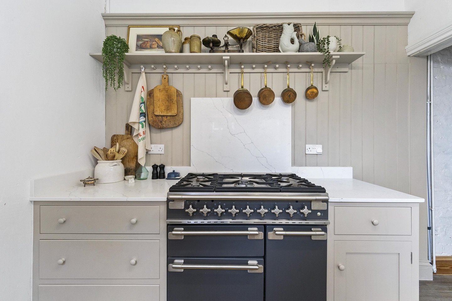 Everyone loves a large open plan kitchen, with a big useable centre island, but sometimes a small and well-designed kitchen can also make the most alluring of spaces. Think intimate, romantic, cosy, charming, all the good stuff.
We kept the room free from wall cupboards to allow all the natural light in and popped a long shelf up on the wall to keep the counters free from clutter. The perfect kitchen for this beautiful Victorian terraced house. #jharriskitchen