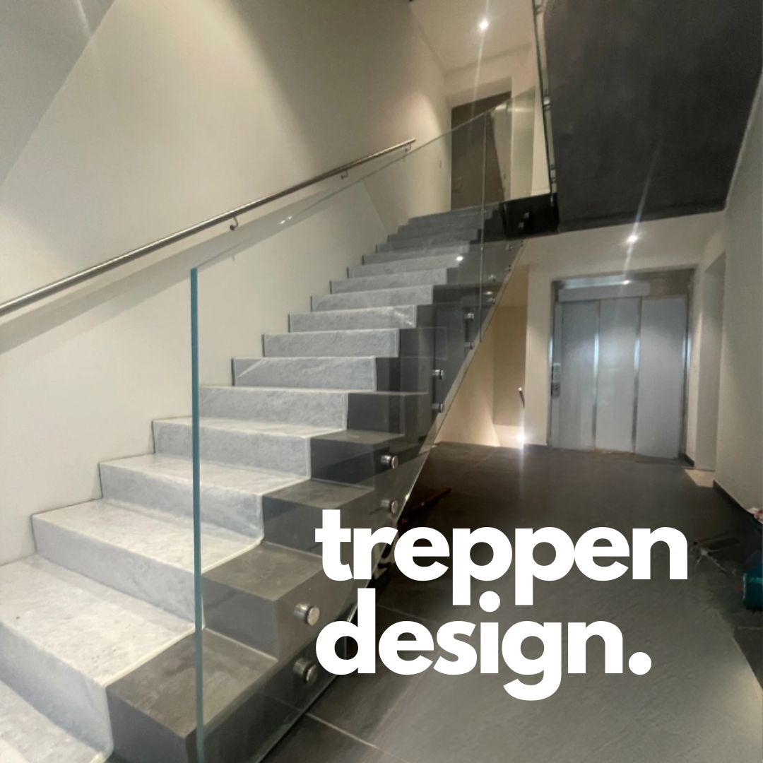 STYLISCHER AUFSTIEG.
Die Verglasung einer Treppe wirkt modern und ästhetisch. Das Glas ist schlicht und integriert sich perfekt in einen Raum. Das Sicherheitsglas mit rahmenlosem Design ist hier die perfekte Wahl.
#glasdesign #interiordesign #swissness #kurthglas #innenausbau #zuchwil #manufaktur #treppen