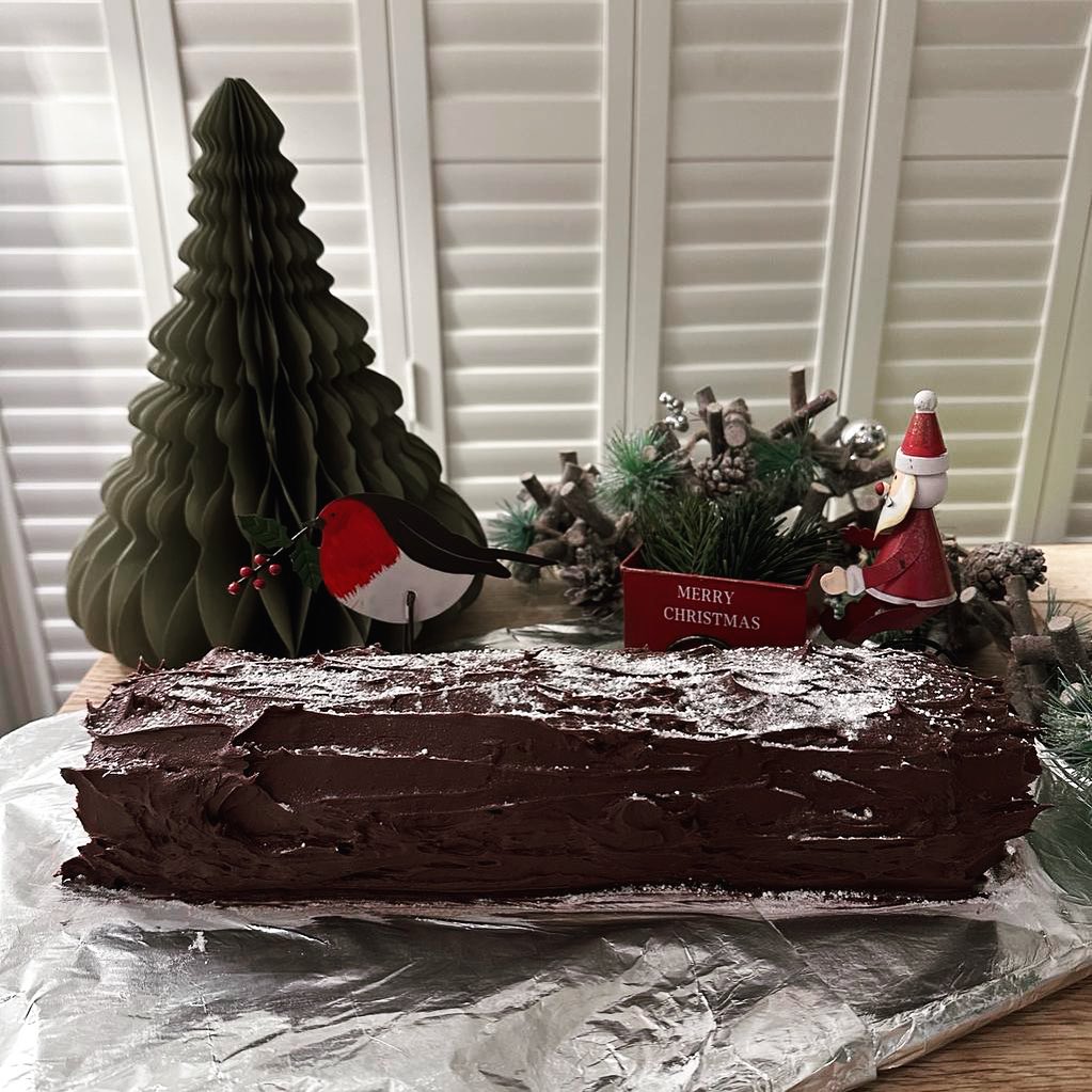 Instalment No. 9 of the AT #officebakeoff
The penultimate contender here from Ed, who’s really gone with the Christmas theme and produced a pretty spectacular Christmas Yule Log! 🍫🎄
Delicious.
#bake #make #christmas