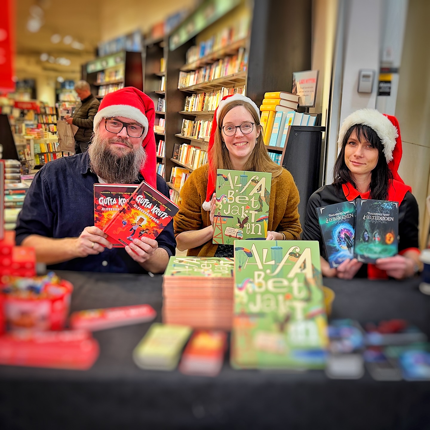 Tusen takk til @norliaalesund for en hyggelig kveld med boksignering, og tusen takk til alle som kjøpte bøker.
—————-
#bok #bøker #book #books #childrensbooks #childrensbook #childrenbookillustration #author #authorsofinstagram #christmas #christmastime #jul #julegaver #gift #gifts #christmasgifts #xmas #xmastime #xmasgift #ålesund #guttakrutt #fantasy #fantasybooks