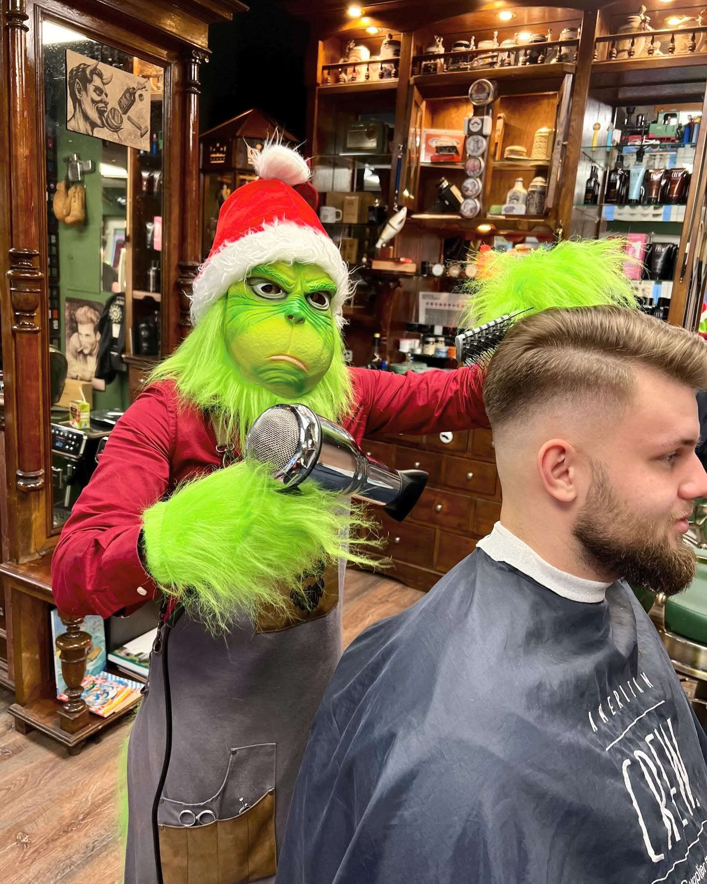 Der Grinch war zu Besuch bei Söhne und Väter 🤩🤩🤩🤩🤩🤩💪🏽💪🏽💪🏽💪🏽🎶🎶🥳🥳