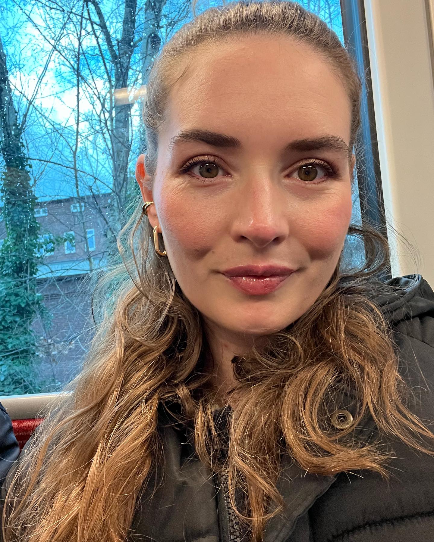 Kurze Auszeit genossen, jetzt bin ich wieder
zurück! 🌟 Freue mich auf alles, was das neue Jahr bringt. #BackOnline #NeuesJahr #ReadyFor2024”