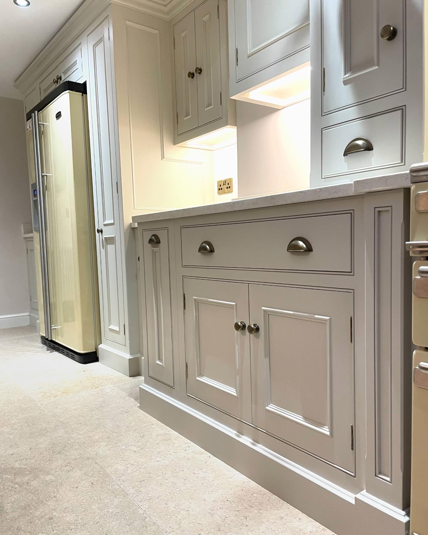 Our most ornate kitchen to date! This kitchen combines exquisite detailing, creating a luxury kitchen that has everything you would want, and more. Beaded doors, grand cornices and elegant corner pillars are the hallmarks of this kitchen. A statement island with bespoke breakfast bar creates an impactful centrepiece. A truly breathtaking kitchen!