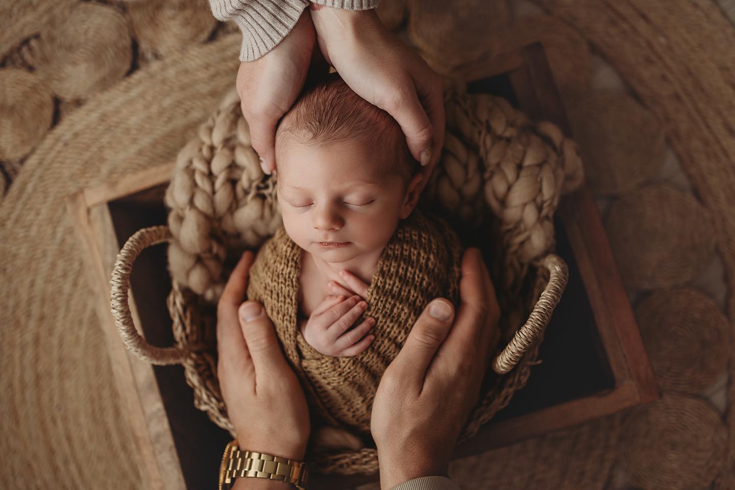 ❤️ Kinder sind der große Reichtum unseres Lebens.
Sie sind wie kleinen Sonnenstrahlen, die täglich unseren Weg erhellen. ❤️
#newborn #newbornshooting #neugeborenenfotografie #neugeborenes #neugeborenenshooting #baby #baby2024 #hellobaby #kleineswunder #wirbekommeneinbaby #elternwerden #fotografbochum #bochum #ruhrgebiet #essen #dortmund #hattingen #herne