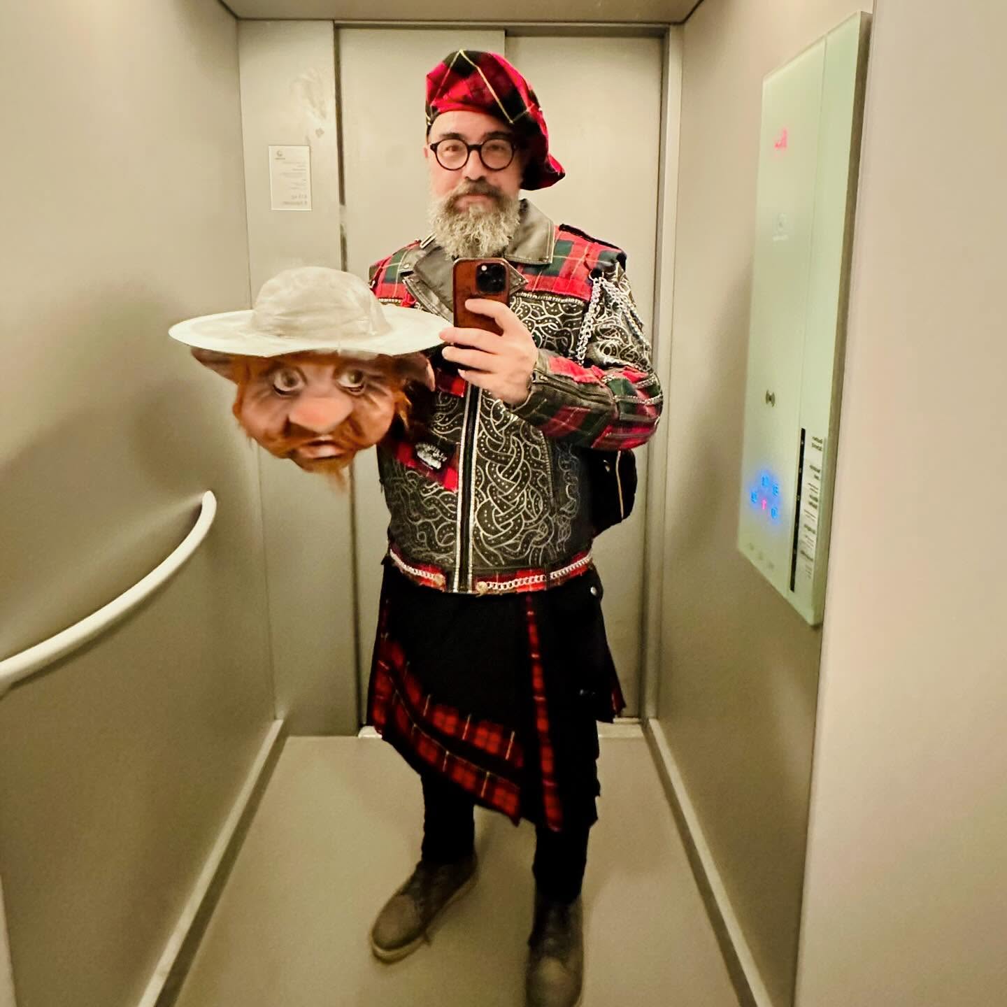 And so it begins! Allen eine rüüdig schöne Fasnacht! Seid lieb zueinander! #fasnacht @vikingerfasnacht #lozärnerfasnacht