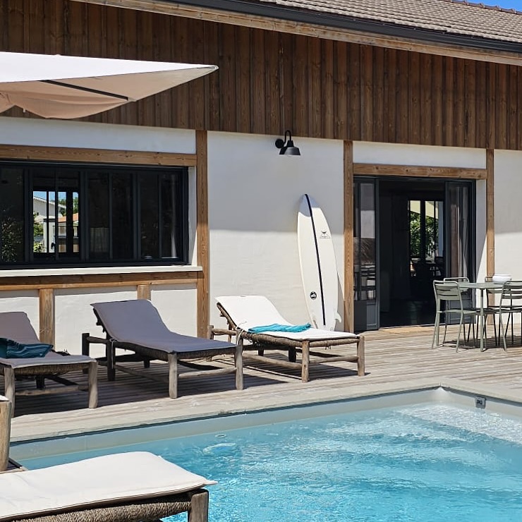 Notre villa La Grange est tout en beauté pour cet été ☀️
On aurait presque envie de se reposer tranquillement sur l’un de nos transats pour bronzer pendant que les enfants jouent dans la piscine ⛱️
La villa La Grange est encore disponible pour le mois de Juillet ✨
Si vous voulez profiter d’un endroit idyllique pour vos vacances dans le sud ouest n’attendez plus 📩
Envoyez-nous un message ✅
#sudouest #capferret #capferretmonamour #vacancesenfamille #vacancesenfrance #bordeaux #bassindarcachon #villagedelherbecapferret #villadeluxe #maisonvacances