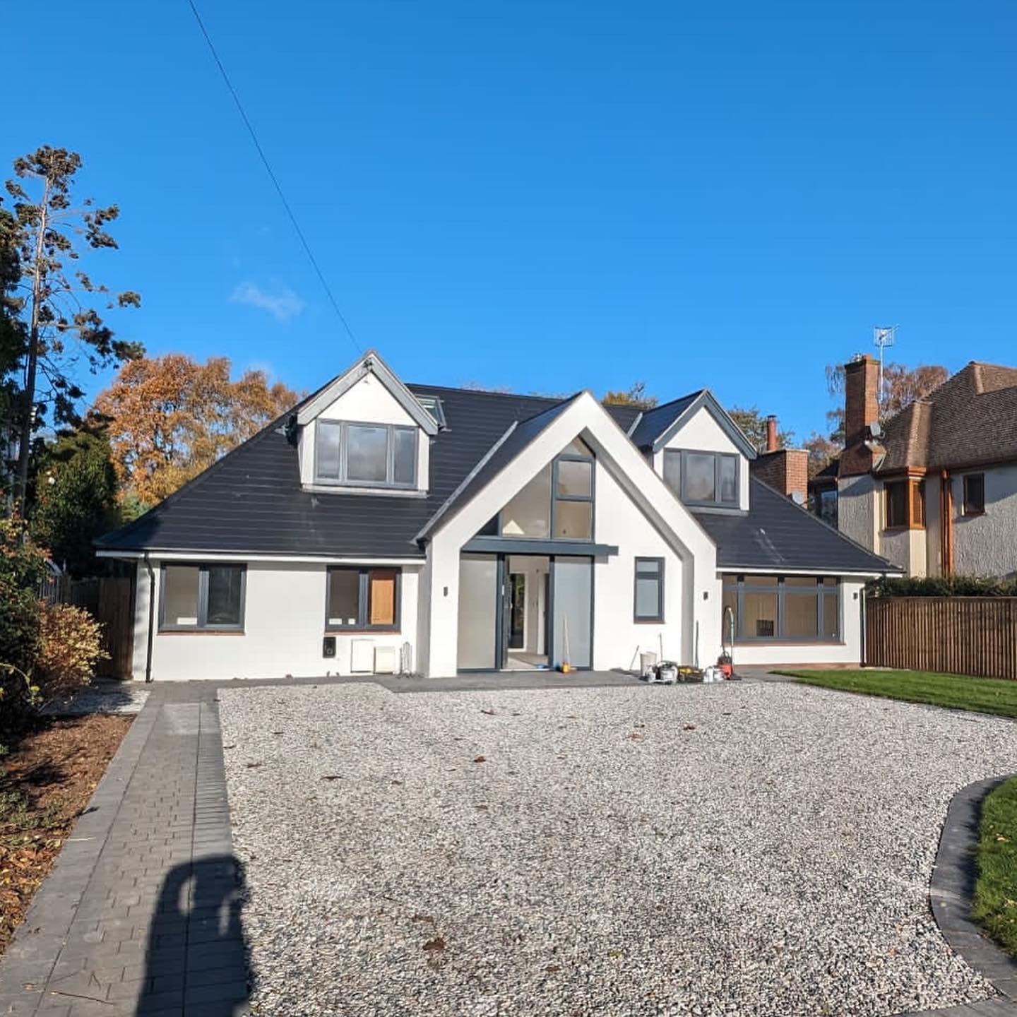 Happy Monday ☀️
Starting the week with a quick look at our very nearly finished project in Warwickshire! Here we have a renovation and extension of a family home near Leamington!
#housetohome #architecture #home