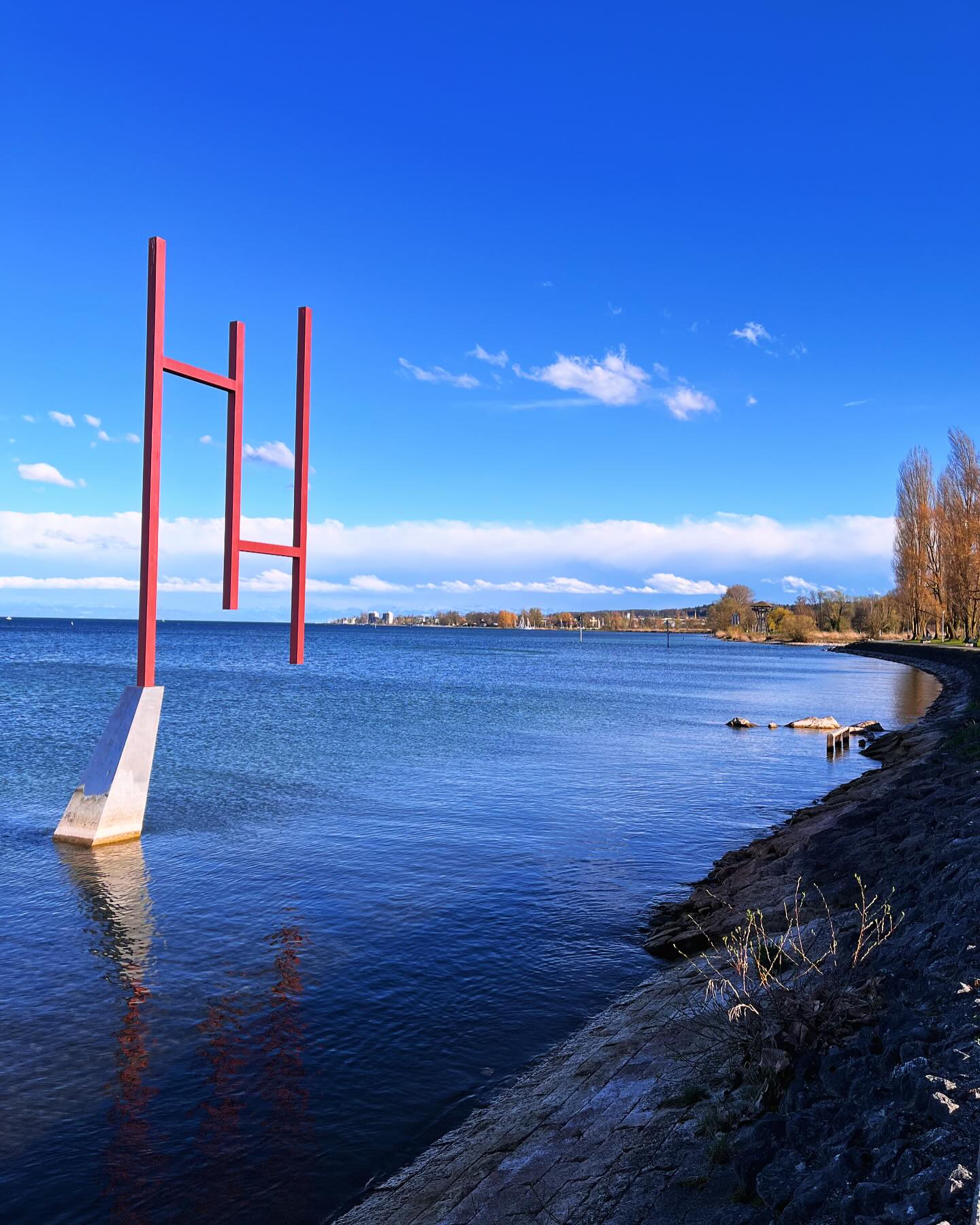 Das sind keine Ferien. Das ist Alltag. Soundtrack: „Kompliment, Kompliment“ - die neue Single von #rogerdewin . 😎
#bodensee #thurgau #schweiz #newsong