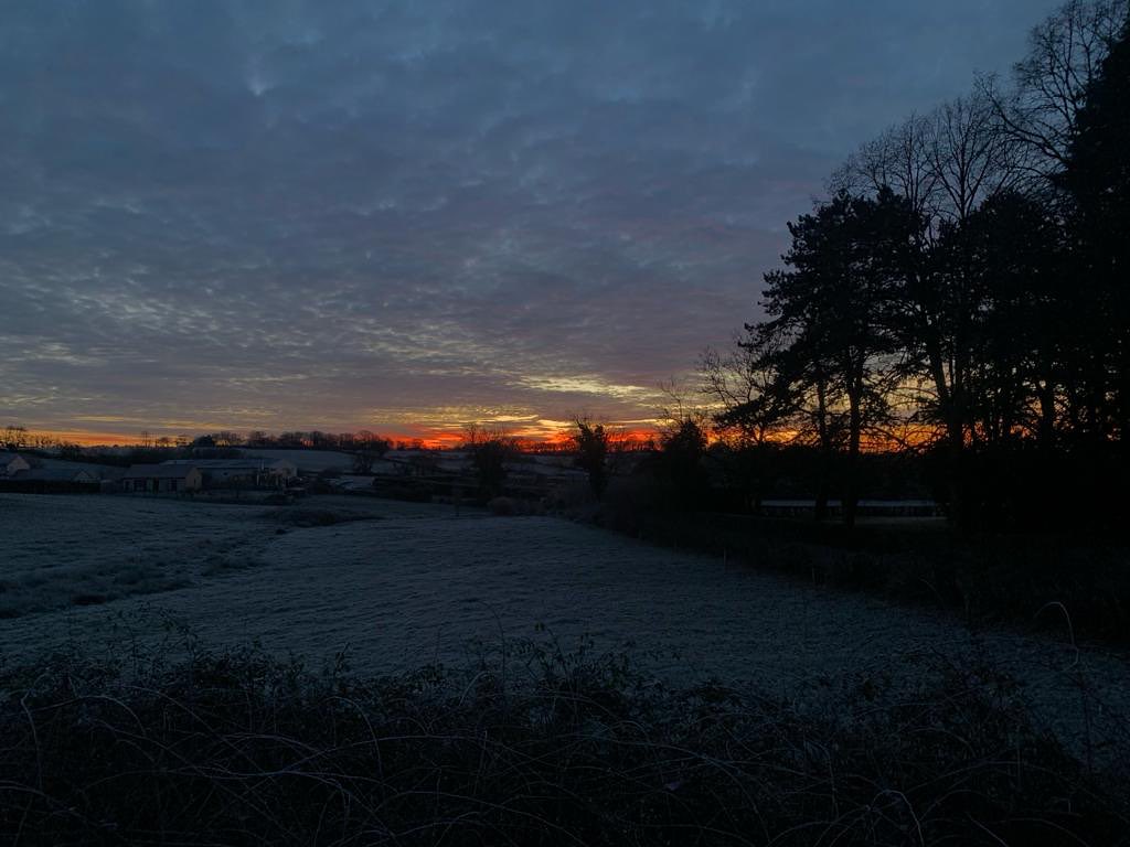 Saint Saulge, givré , à la tombée de la nuit !