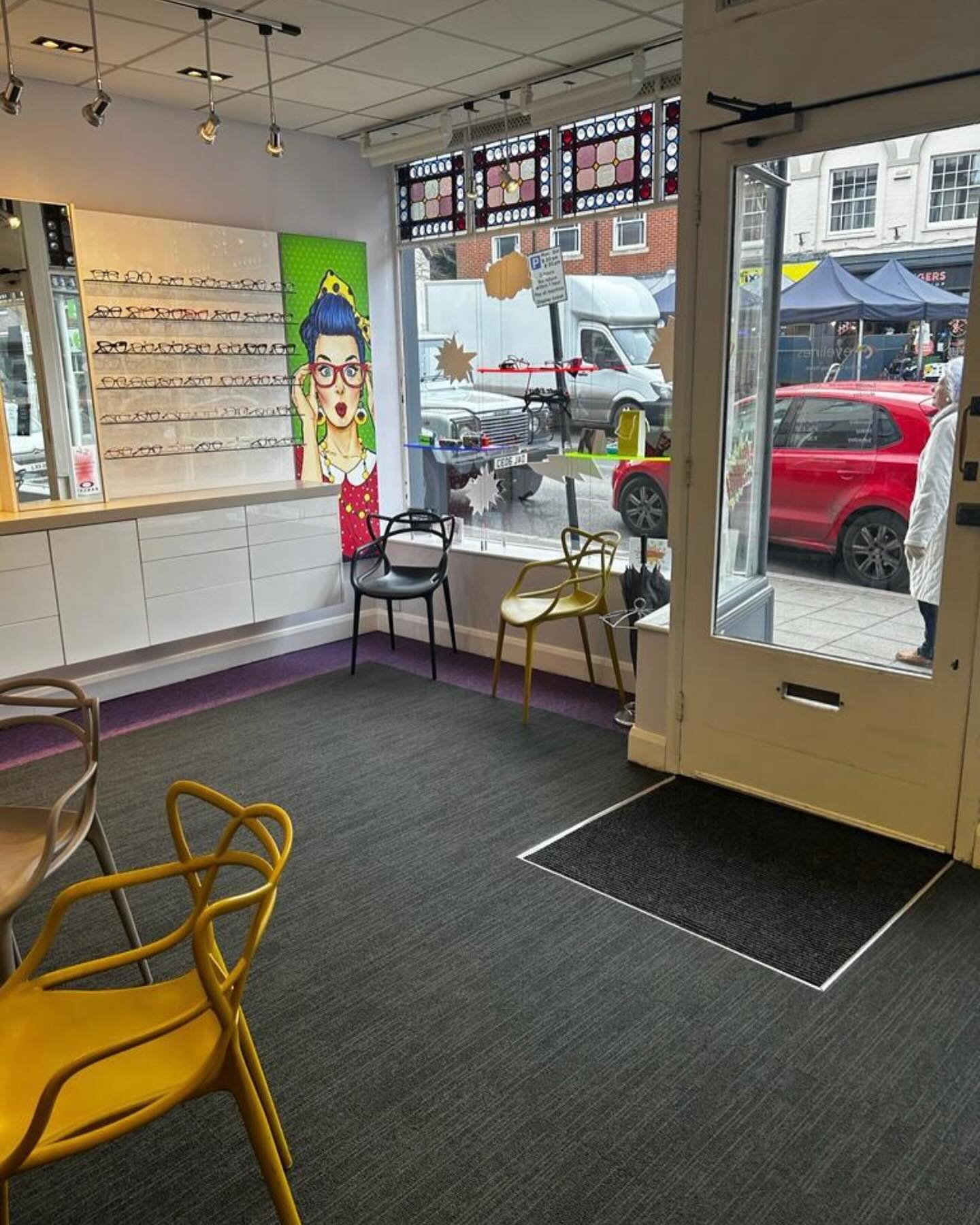 Carpet Tiles with bespoke colour contrasting border laid to great independent Opticians @eyelines7oaks Always a pleasure to work with you 🙏