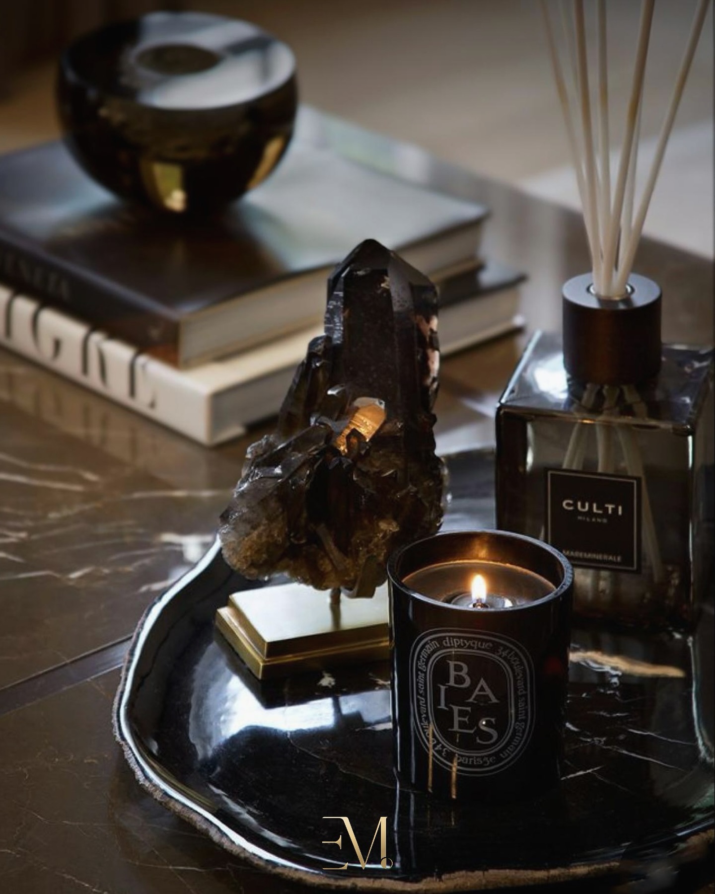 “The detail is as important as the essential is. When it is inadequate, it destroys the whole outfit.”
-Christian Dior
@dior @vogue
At @emdotstudio, we play by Christian Dior’s rule where we bring this mindset to life. Think of our design like styling an outfit – a solid base is essential, but the details make or break the look. Ready to infuse refined elegance into your space!
🌐https://emdotstudio.com/
📩info@emdotstudio.com
☎️+31 636111835
#emdotstudio #emdot #designstudio #gosiablum #designinspiration #LuxuryLiving #InteriorDesign #liveinspired #mycovetedhome #interiorwarrior #modernclassic #luxeathome #luxuryhome #elegantinteriors #maketimefordesign #darkinteriors #luxury #elegance #dior #christiandior #details #accesories #styling