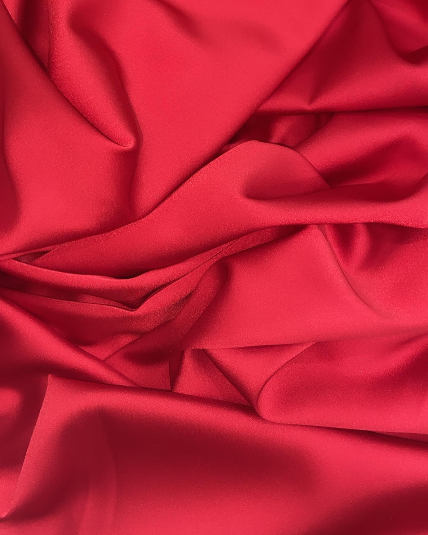 Unveiling our exquisite new Red Silk Scrunchies, now open for pre-orders! πΉβ¨