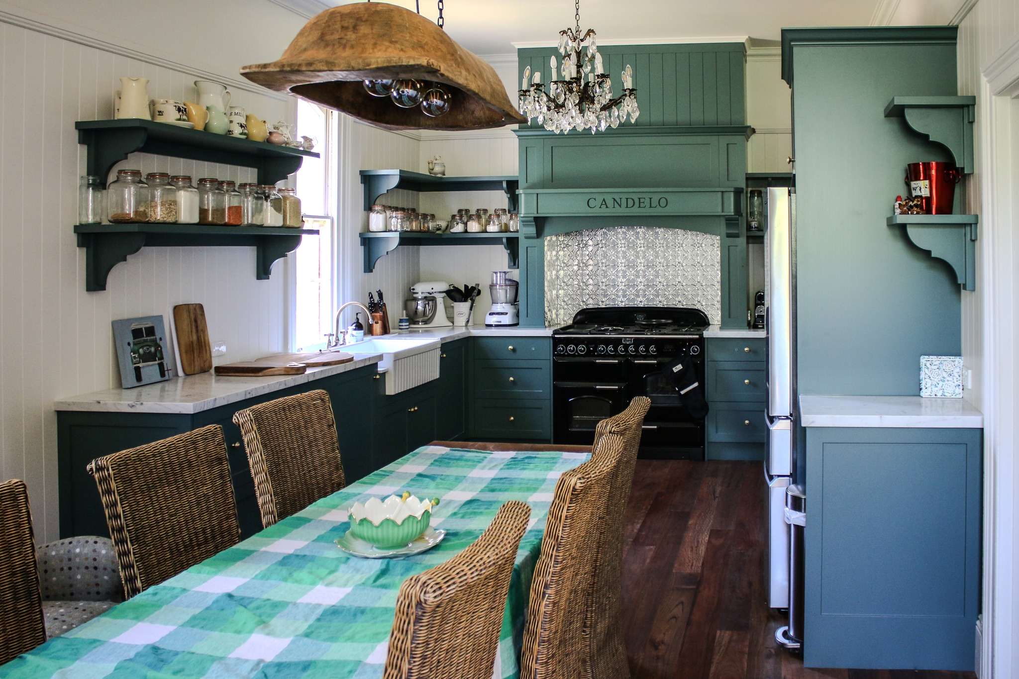 We finished this divine Kitchen and bookshelf down in Candelo at the end of last year. It is filled of charm and character with the shaker door profile in Dulux "Angry Ocean", detailed corbels and brackets and a pressed tin splash back. This kitchen is a perfect suit for this lovely abode🏠