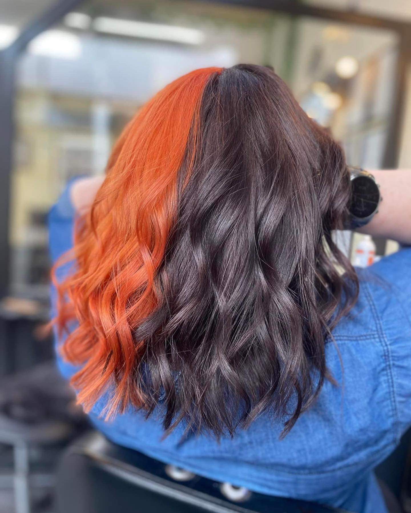 Why have one colour when you can have two 🤪🧡🖤 Swipe 👉to see the before picture👉
Hair done by Mariah 🧡