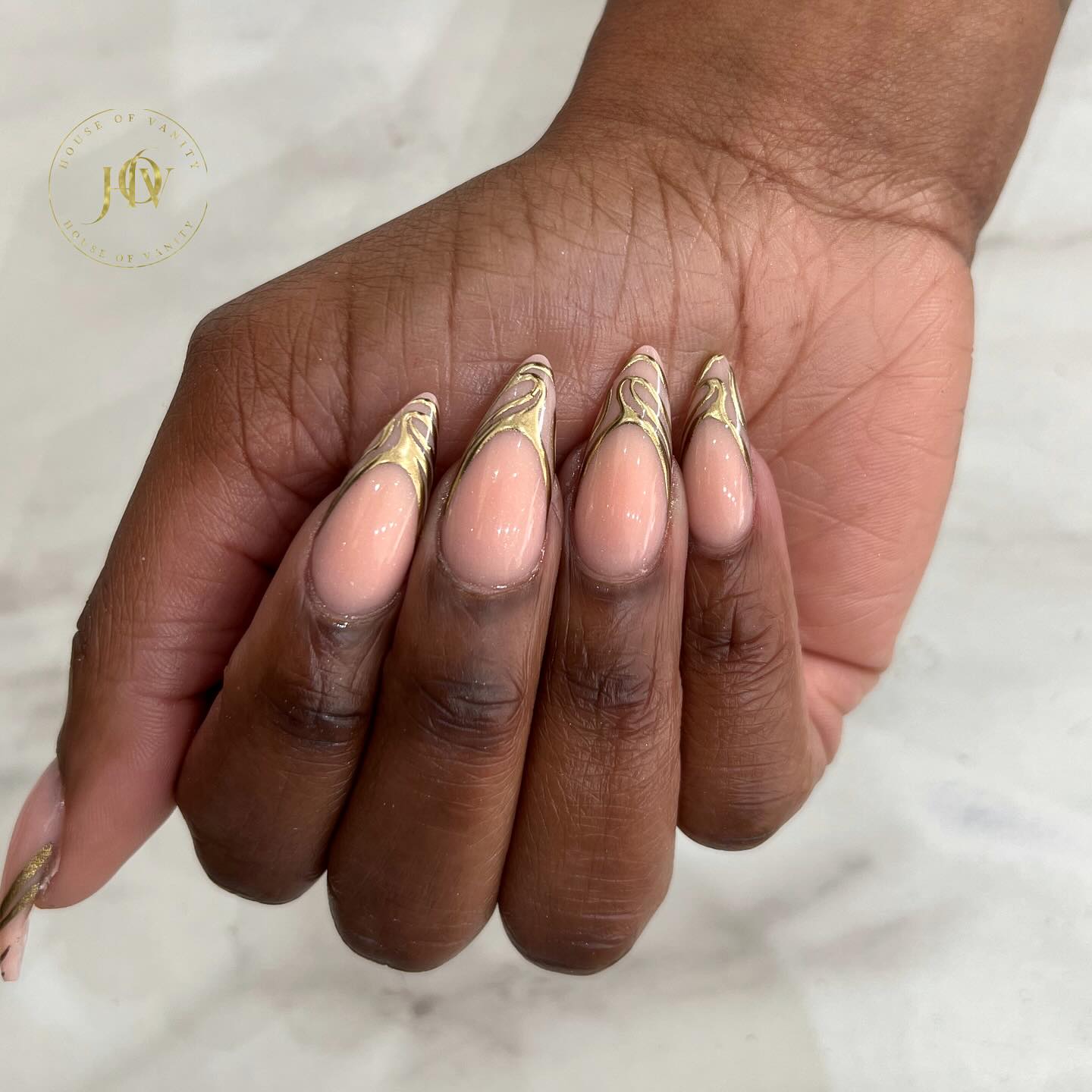 Gold swirl tips 💫