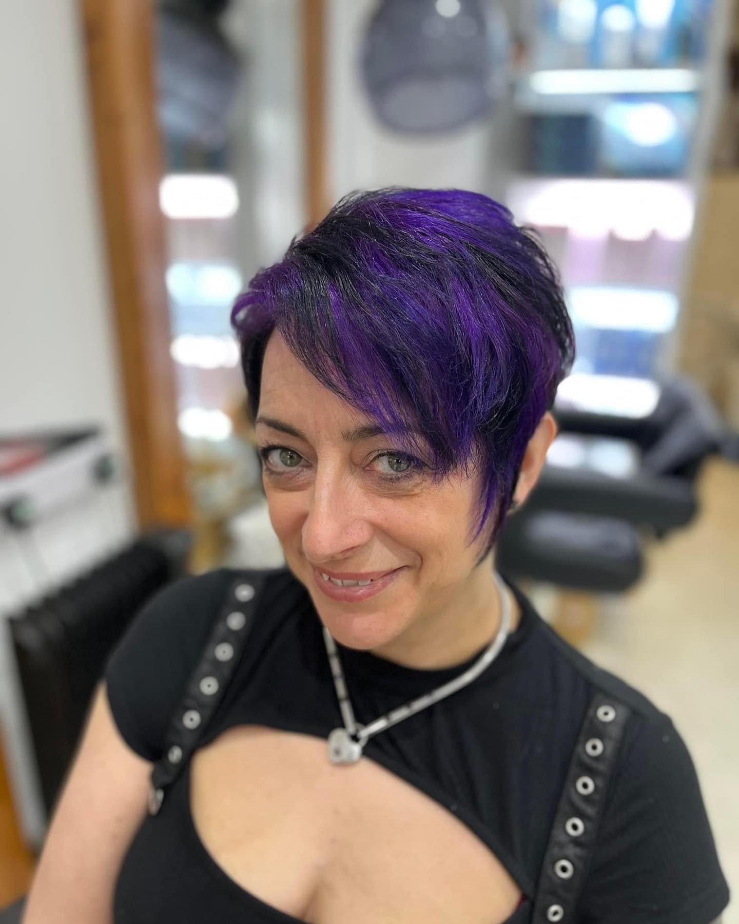 Love this edgy cut and colour
done my Antoniette 💜🖤