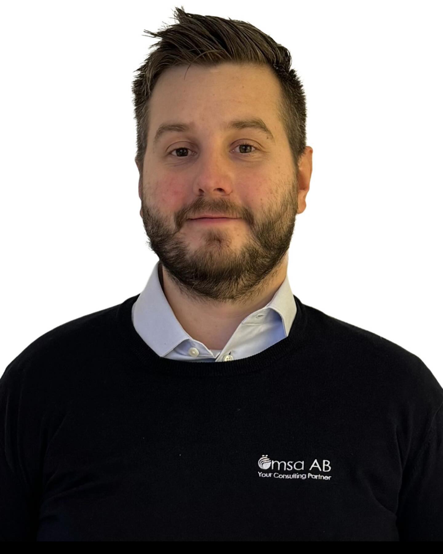 Säg hej till vårt senaste stjärnskott ner i Ömsabåten.
Timmy Åhlén har god erfarenhet och kompetens inom alla BEST Teknikområden.
Det ska bli så spännande att få hjälp av Timmy i något av de mest krävande projekten då hans ledaregenskaper och positivitet lyser starkt. Ryggsäcken är full med erfarenheter och befattningar såsom Projektledare, Platschef och arbetsledning inom Banöverbyggnad, Eltågdrift samt Signal.