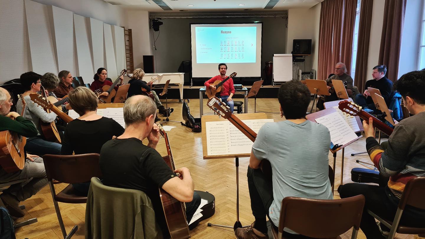 Thank you for the possibility of Tiroler Landesmusikschulen to give a course to our classical guitar teachers from the region. What a nice energy we had in the course!
_____
Gracias por la posibilidad de Tiroler Landesmusikschulen de haber podido realizar un curso a nuestros profesores de guitarra clásica de la región. Qué energía más bonita la que tuvimos en el curso!