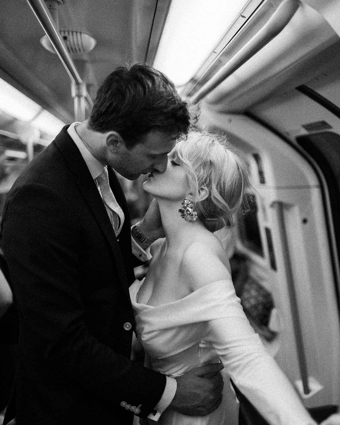 Monika❤️Henry… a story in central London will be here soon 👀 #londonunderground #savethedate #elegant #londonweddingphotographer