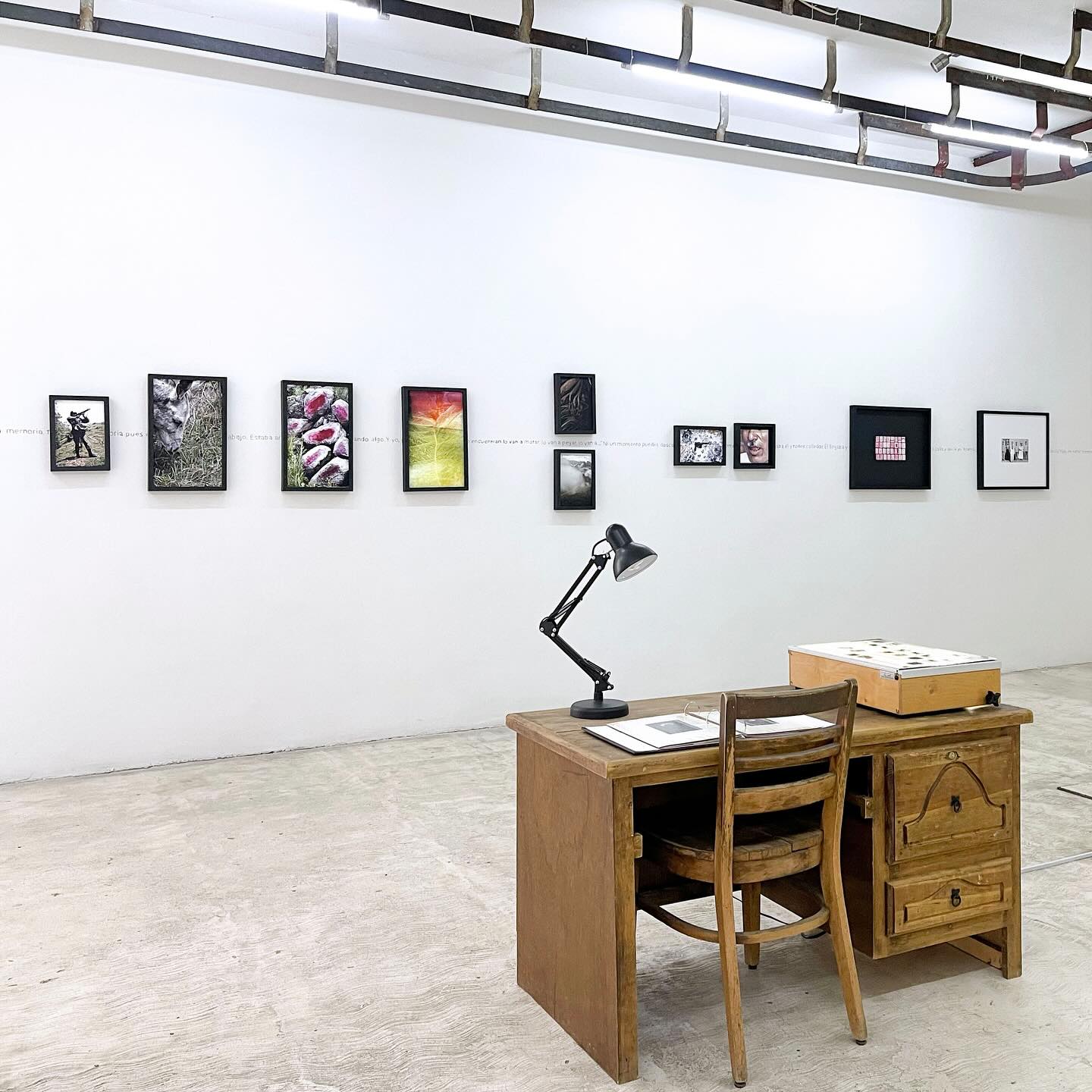 ¡Exposición abierta al público!
“NO LE DIGAS AL ABUELO”
Por @palounice
Curaduría @proserphina
Abierto de lunes a viernes de 10:00 a 14:00 hrs y de 16:30 a 19:00 hrs.
#exposicion #exposiciondearte #exhibition #exposicionfotografica #fotógrafaslatam #oaxacacultural #oaxacadejuárez