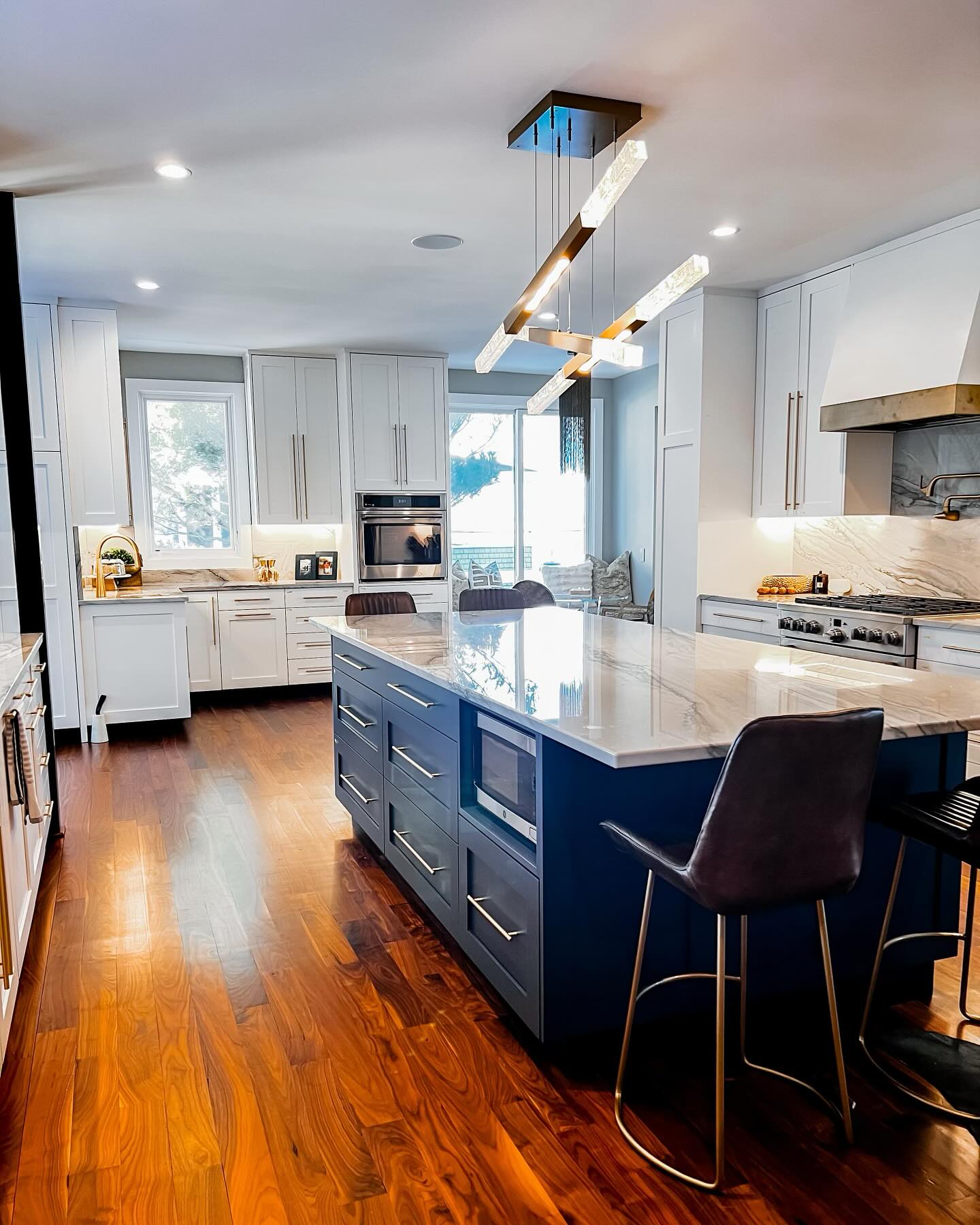 Swooning over the details of this project. We really put our hearts and souls into this one 🥰
#simmonsquality #coastalconstruction #customhomes #designandbuild