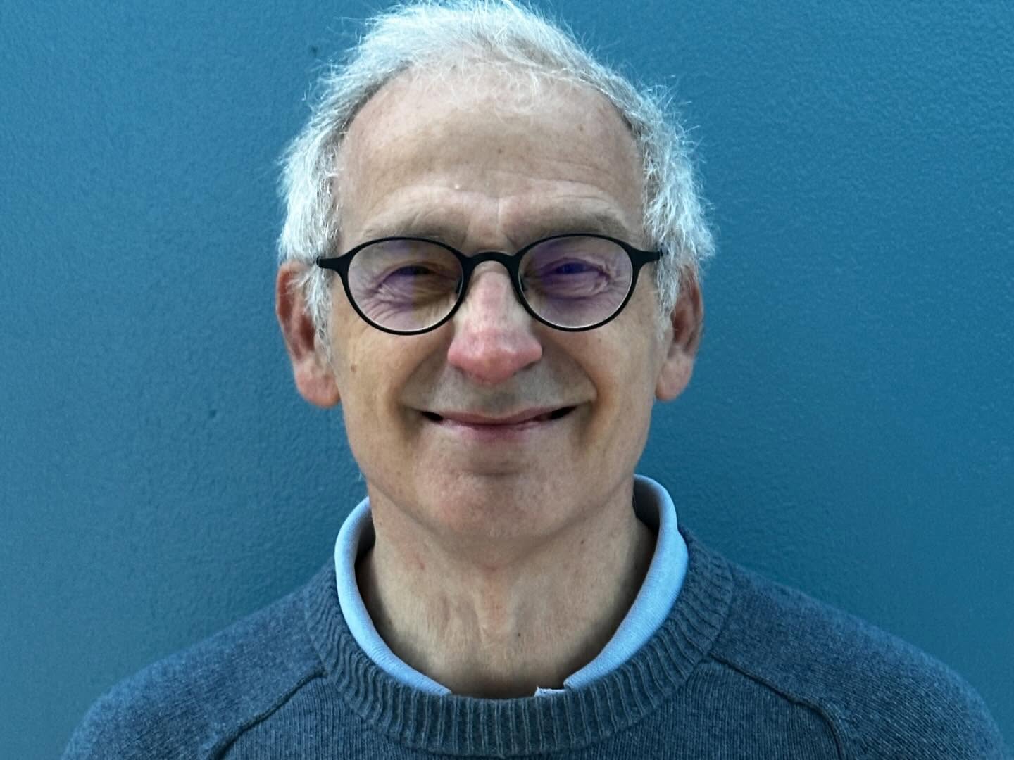 Hiking through Amsterdam surrounded by blue