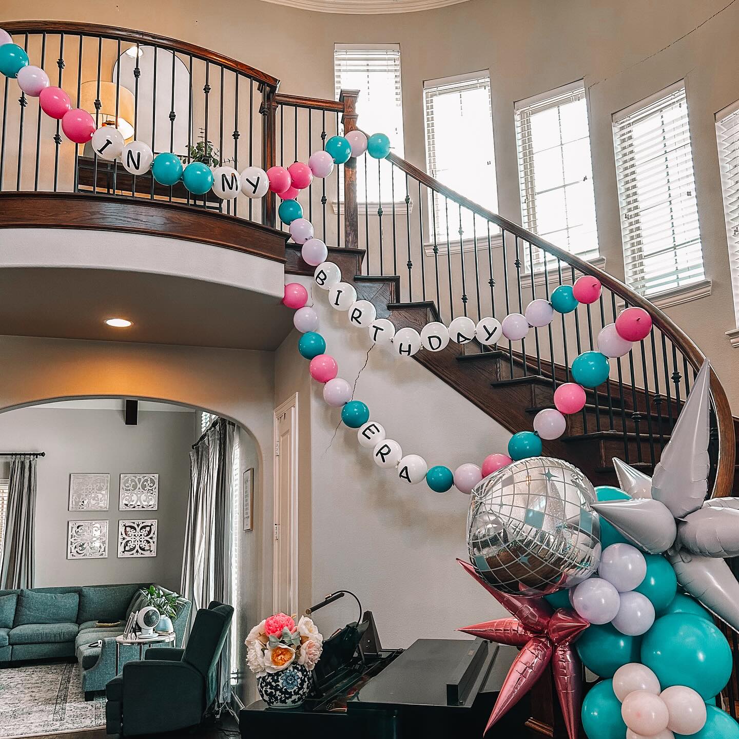 Swiftie Sunday 🫶🏼🪩🌸🎤🌟the oversized bracelet on the stairs might be my fav thing everrrrrr, SWIFTIES-do we think mother would be proud?
#swiftie #taylornation #taylorswiftballoons #freinshipbracelet #dallasballoons @taylorswift @taylornation