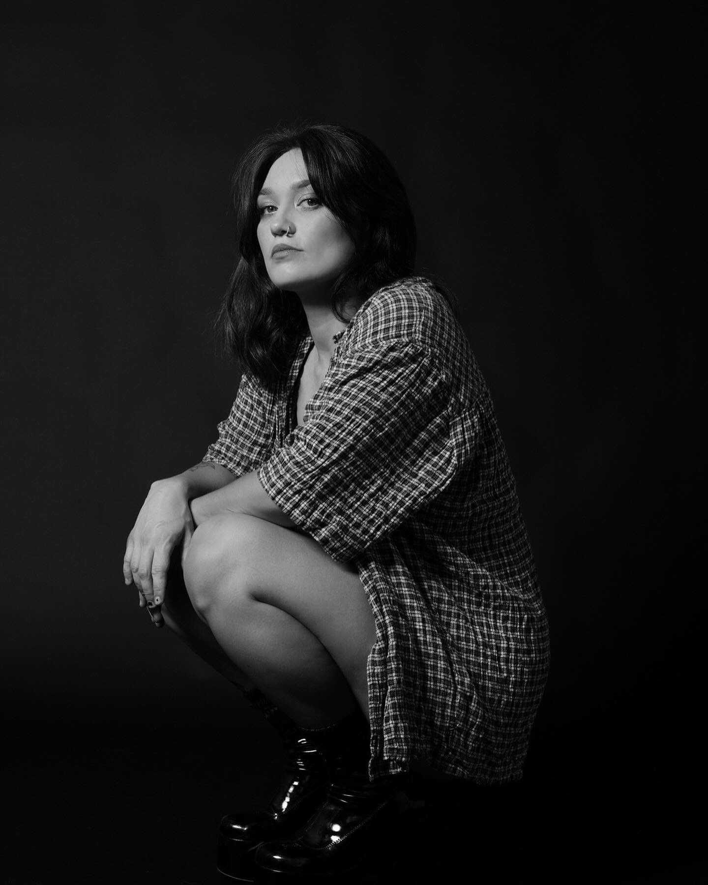 I’ve decided I’m adding Studio 5A in my mini sessions that I’ll be running this month. This means there will two unique backdrops to choose from for the 45-minute slot.
Check out how @naomibatiste effectively featured her studio photos on her website to promote her upcoming program.
These photo sessions are a cost effect investment in yourself and your brand, providing ready-to-use photos to launch new programs, show up online that will help boost your earnings 💸
#minisessions #studiophoto #contentcreator #fujifilm #brandingphotography #personalbranding #femalephotographer #melbournephotographer