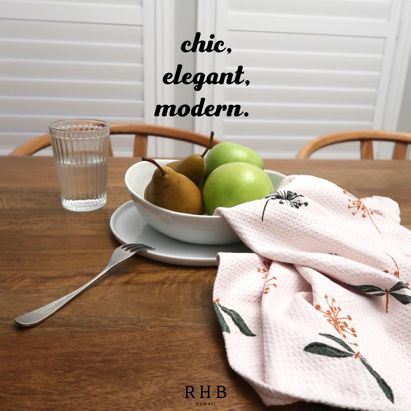 Transform your kitchen vibes one tea towel at a time! 🍽️ Elevate your cooking space with these stylish and functional essentials. From vibrant patterns to classic designs, there's a tea towel for every aesthetic. Not just for drying dishes, they add a pop of personality and charm to any culinary corner. Who knew something so simple could make such a difference?
#KitchenElevated #TeaTowelLove #HomeDecor #rhbhawaiiteatowels #teatowels