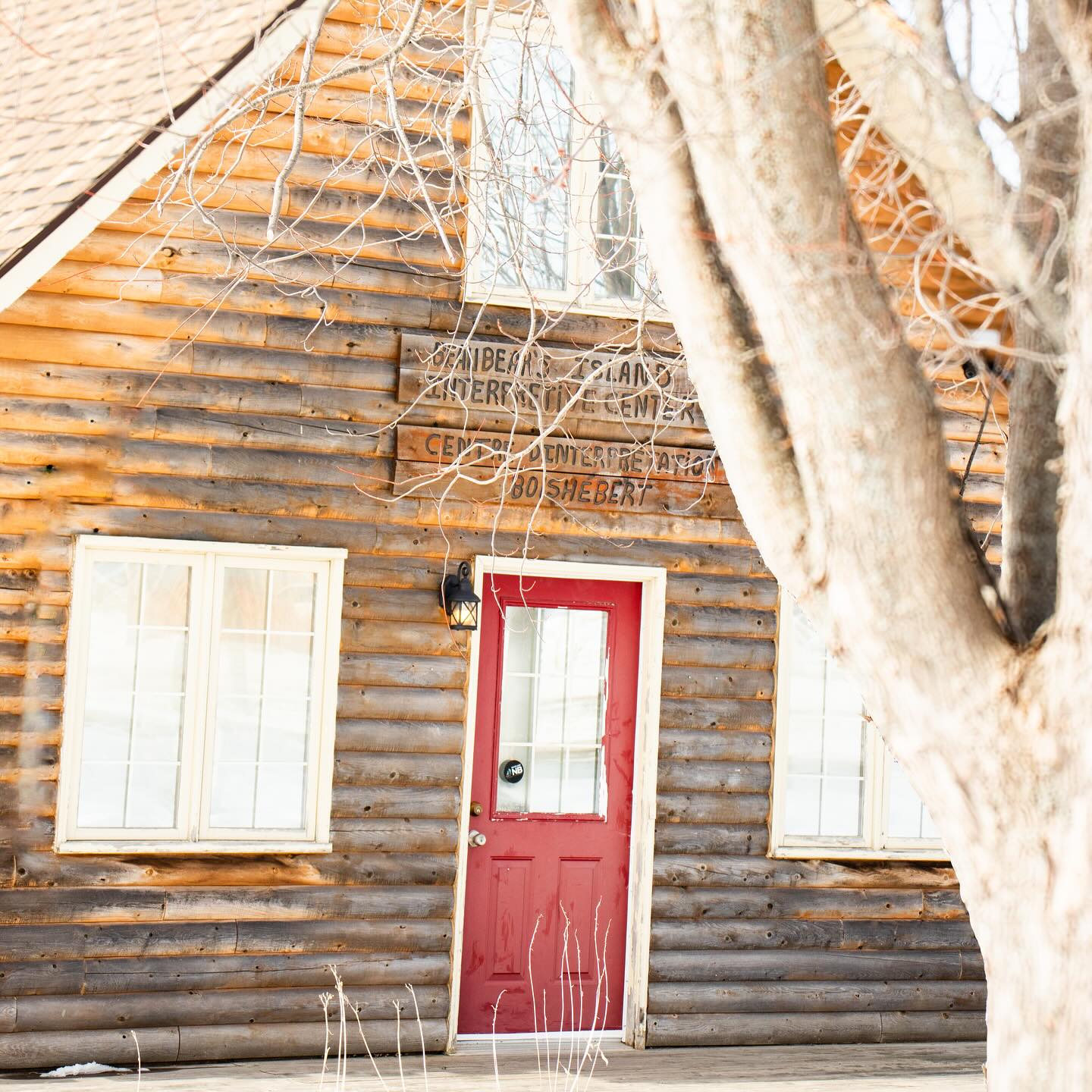 This weather is making us count down the days until the Beaubears Island Sugar Bush… 🍁 (Only 11 more days 😉)!
#discovernb #maplesyrup #discovernewbrunswick #discovermiramichi #sugarshack #miramichi #parkscanada #explorenb #explorenewbrunswick