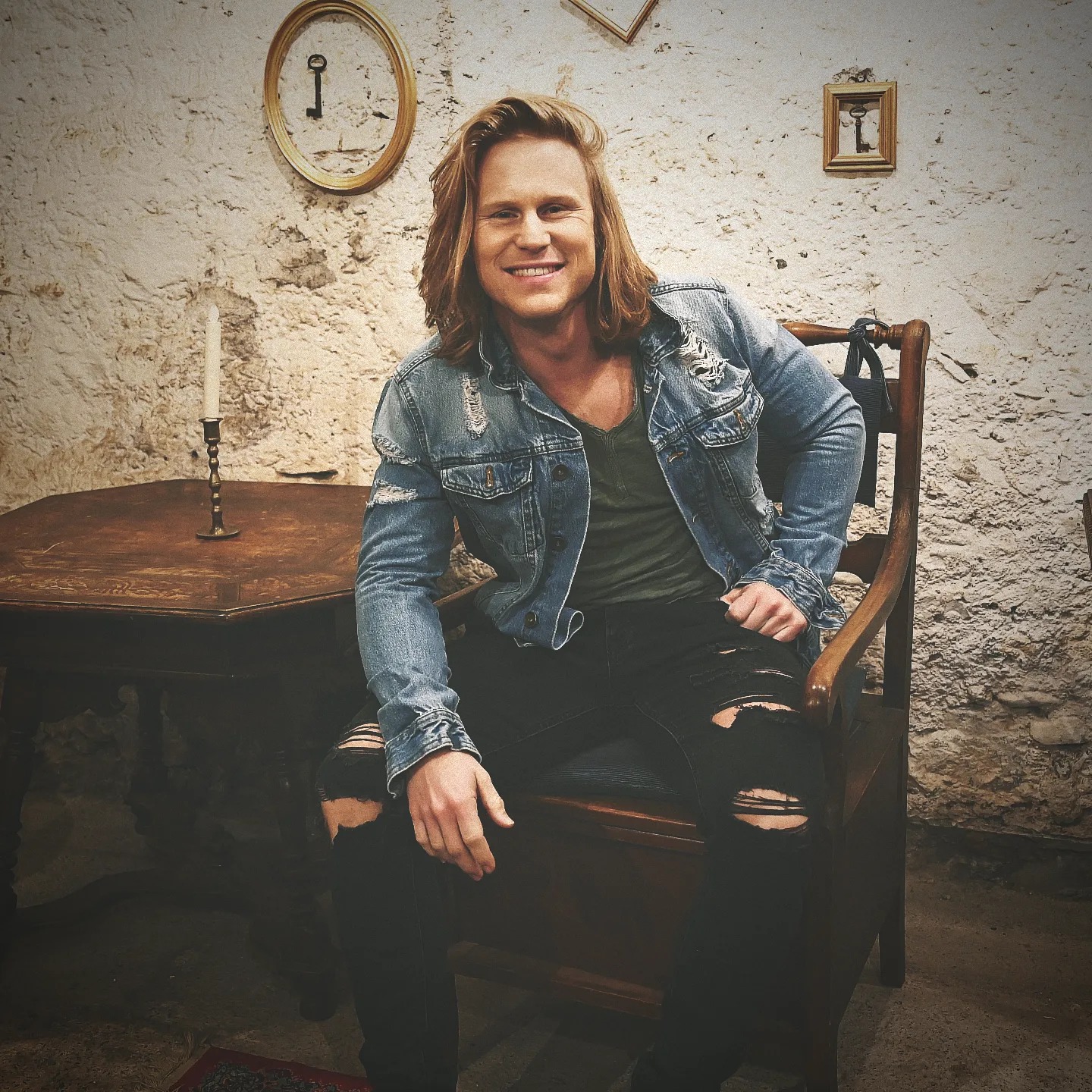 Die nöchschte Acoustic-Evergreens Konzert🎸🎙🎶
Sa. 23.03 @alphitta_andermatt UR
Do. 28.03 @lifefitness24.ch Horw LU
Fr. 24.05 @susttalk Stansstad NW
📸 by @mewexx
#acousticcovers
#acousticevergreens
#acoustic
#vocals
#vocalsandguitar
#classicsongs
#evergreen