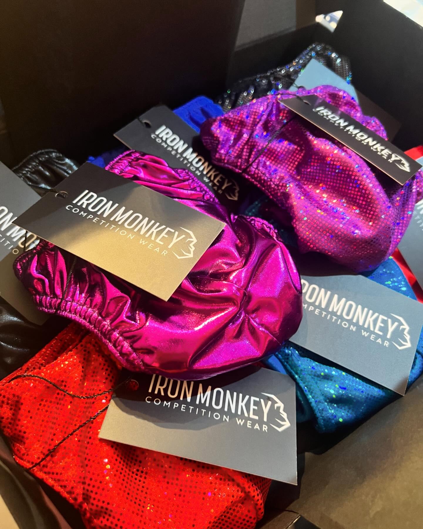Iron Monkey Bodybuilding Competition Packs available in Bronze (2 pairs), Silver (3 pairs) and a gold (4 Pairs). Each pack consists of a pair of practise posing trunks, perfect for check ins or if you’re going for a more traditional look on stage, and the remaining selection from our premium Hologram/Foiled fabrics. They represent big savings as opposed to purchasing separately and are the perfect kit to get you fully prepared to present your stage physique.
Please note: Classic Physique Trunks NOT INCLUDED.
All competition packs and multi-buys are packaged in our signature branded boxes 🗃️ #ironmonkeywear #bodybuilding #posingtrunks #handmade #competiton #stage