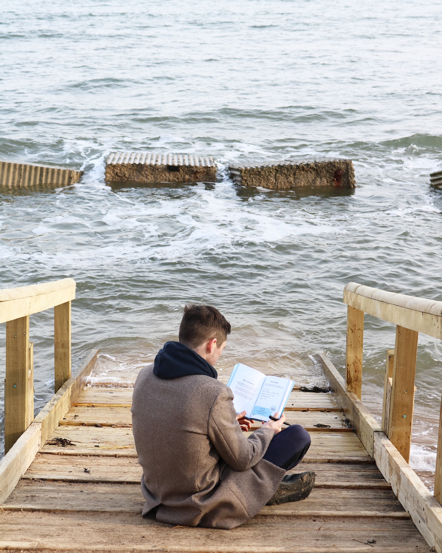 Who else is starting (or have started) another 30-day journey with #thew9ad this March? Spring is just around the corner which means a time of renewal and growth and there’s no better way to tap into our innermost thoughts and feelings than by journaling. Oh and gotta love that warm fuzzy feeling of opening and writing on a fresh new journal ✍️🍃
.
.
.
.
#w9ad #wellnessjournal #health #wellbeing #healthandwellness #wellness #holistic #journalingyourway #habits #yourjourney #yourhealth #yourrelationships #setintentions #bepresent #letgo #learn #move #enjoy #connect #selfcare #nutrition #journal #journaling #community #book #nature #beach