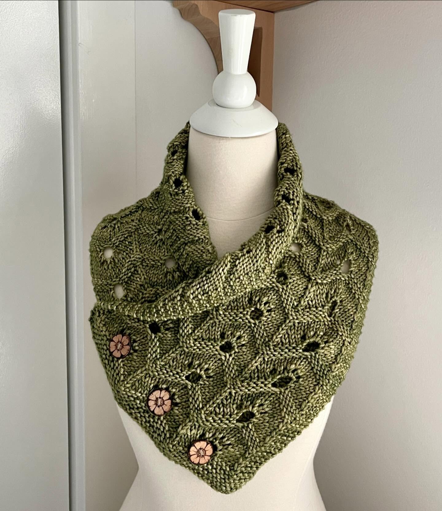 Made this for a special friend. Pattern “Malou Buttoned Cowl” by Annette Aue on Ravelry. Yarn Malabrigo in “Yerba” superwash by @thewoolco in Bandon. Such a fun and easy pattern. So many ways to wear it because buttons can go in any buttonhole. I need one now. #cowl_malou @fil_art_aue @malabrigoyarn