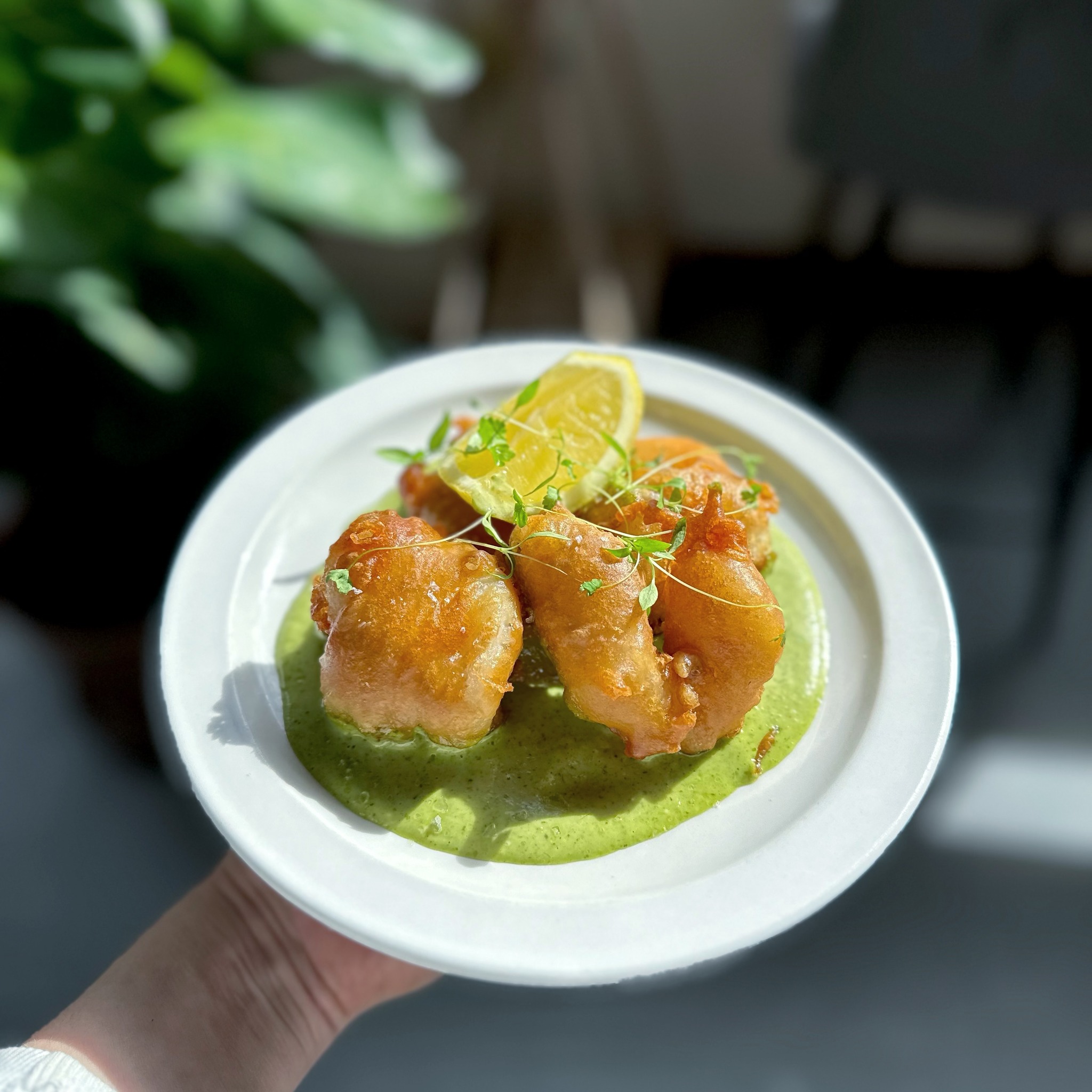 Our delicious starter of cod’s cheeks with spicy green mayo is perfect to start your meal of or just nibble on, with a glass of crisp white wine or locally sourced lager from @rebellionbeer 🐟🍷🍺☀️
#restaurant #food #delicious #cod #maidenhead #tasty #sauceandflour #fresh #fish