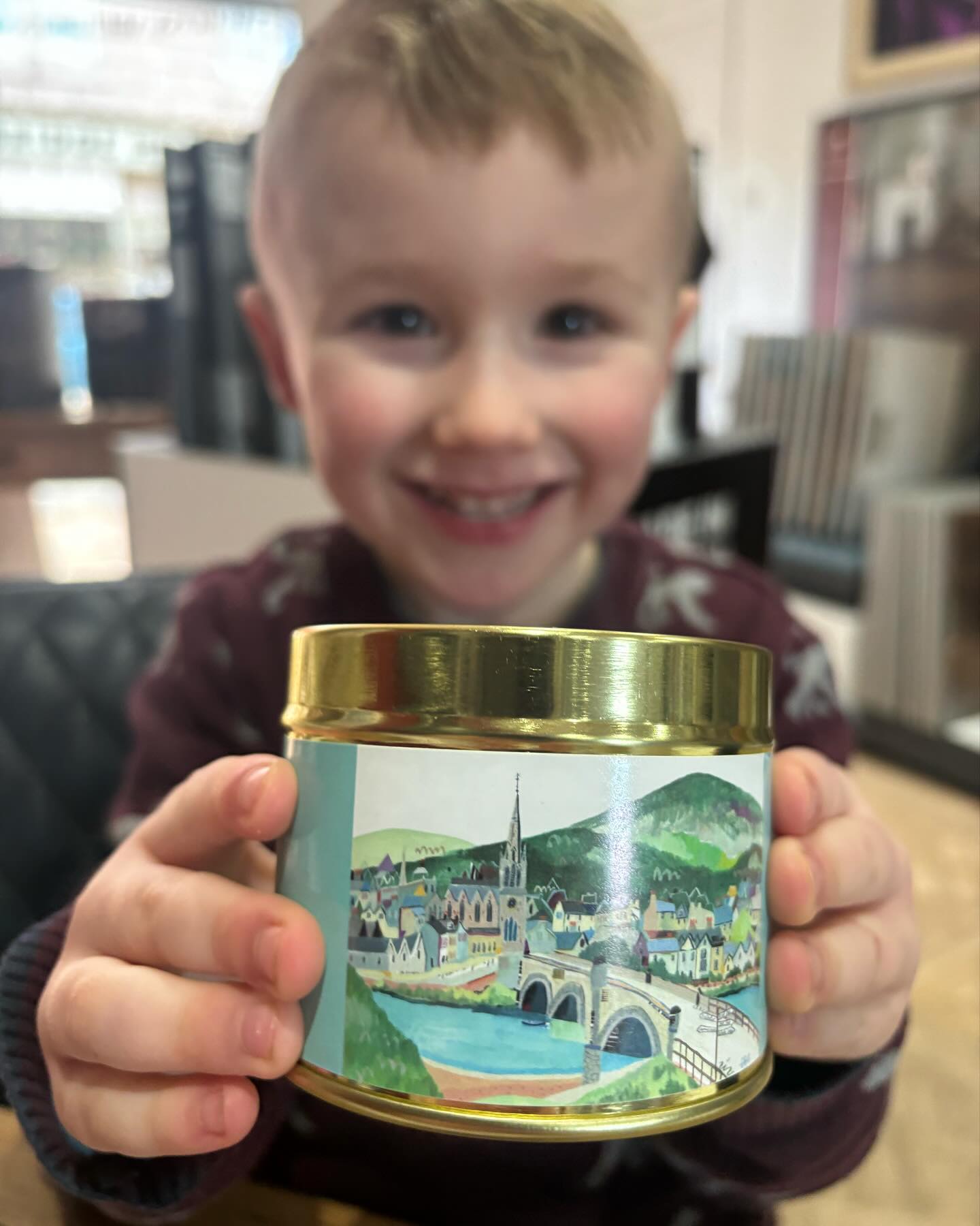 Delighted with our new bespoke candles made by @charlesfarrislondon ๐ฟ These are samples, but keep your eyes pealed! COMING SOON! ๐ฉท๐ฟ our stunning @lizandkatepope designs. ๐ #ballater #aberdeenshire #shoplocal #visitballater #visitaberdeenshire #bespoke