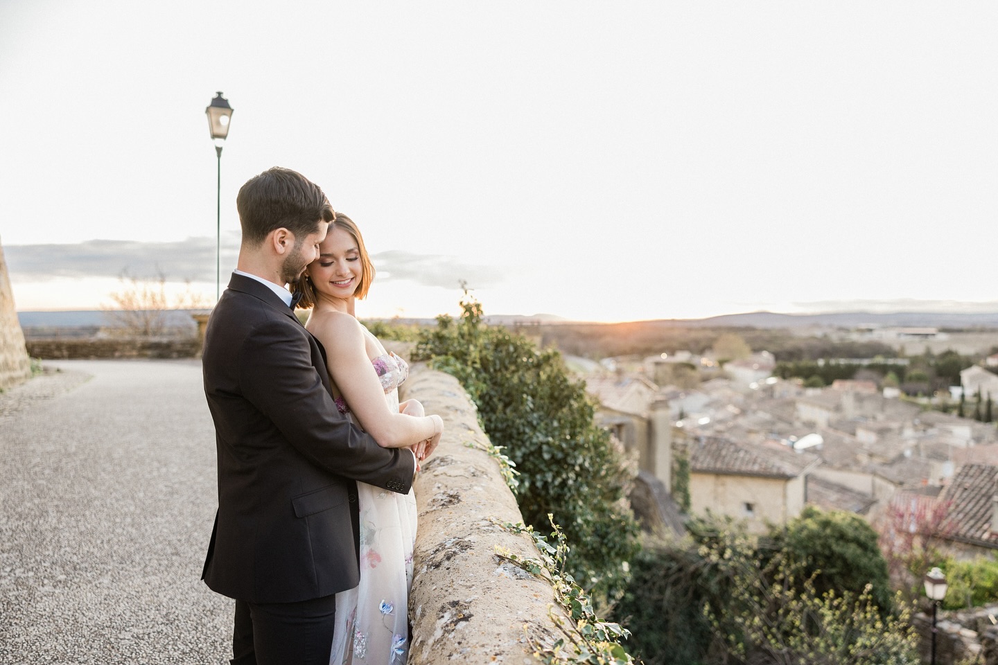 Love in Provence
Oh the charm, elegance, beauty and grace of this magnificent region! 🤍
Photo/Video: @pascal.vo @thant_chay_steinbacher Planning & Design: @enamoredandmotion
MUAH: @beautysb_
Floral design: @byemilyalarcon
Cake design: @lilie.cakes
Gown: @houseofsavin
Stationary: @encresetnuances
Bride & Groom: @emma.andinaik @hdranis
Rentals & Decor: @maison_options @options_lyon
Jewlry: @alcee_joaillerie
#provence #france #destinationwedding #beautifuldestinations #weddingdesign #loveparty #provencestyle #provencewedding #enamoredandmotion #marriedinprovence #travelinspiration #bridestobe #groomstobe #brides2024 #brides2025 #fete #celebration