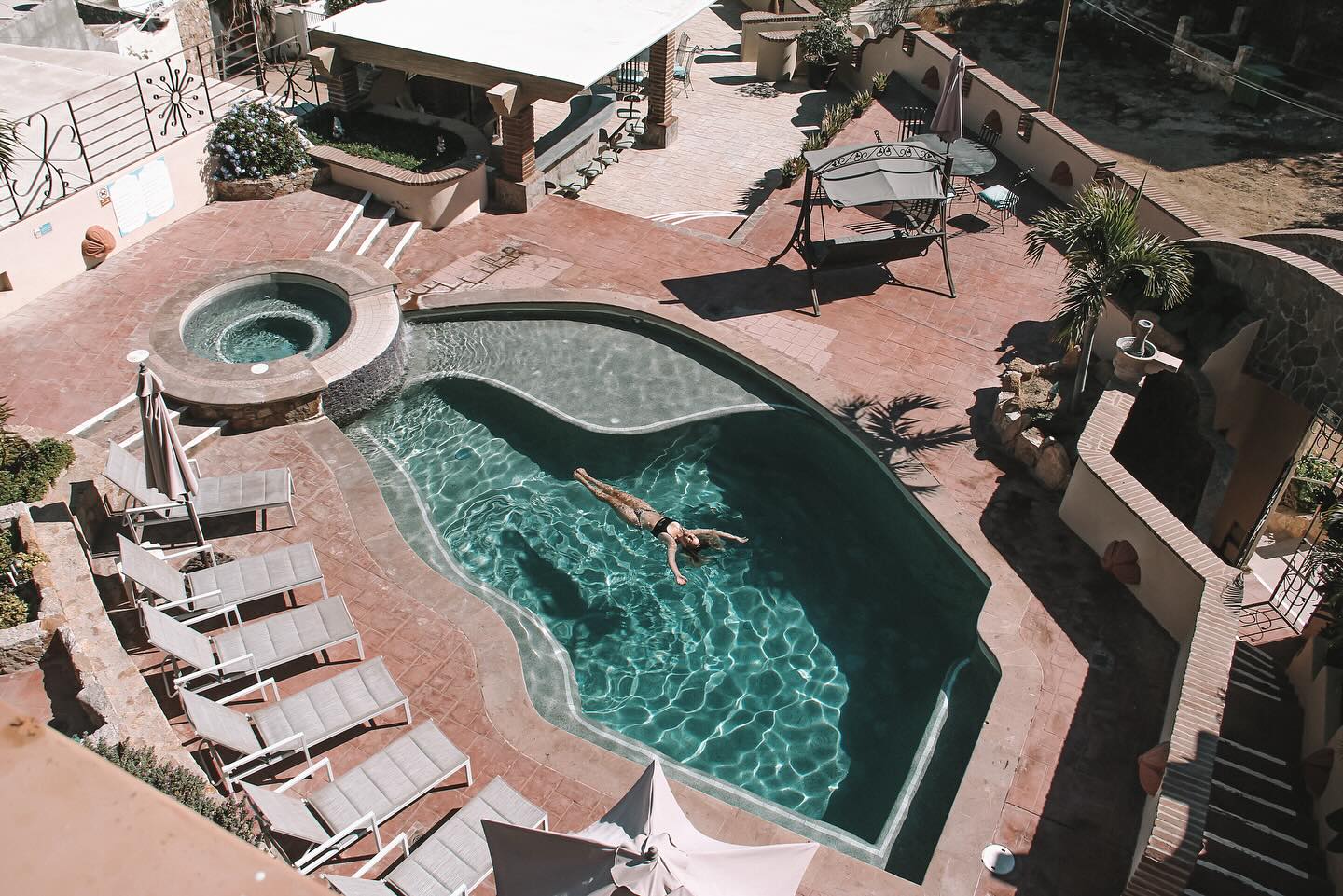 Need a break? Relax and enjoy the tranquility of our hotel 🍀 modern accommodations, attentive staff and just a few mins from downtown Cabo . Book directly for best rates 🙌
.
.
.
#cabo #cabosanlucas #loscabos #cabohotels #boutiquehotel #springbreak #baja