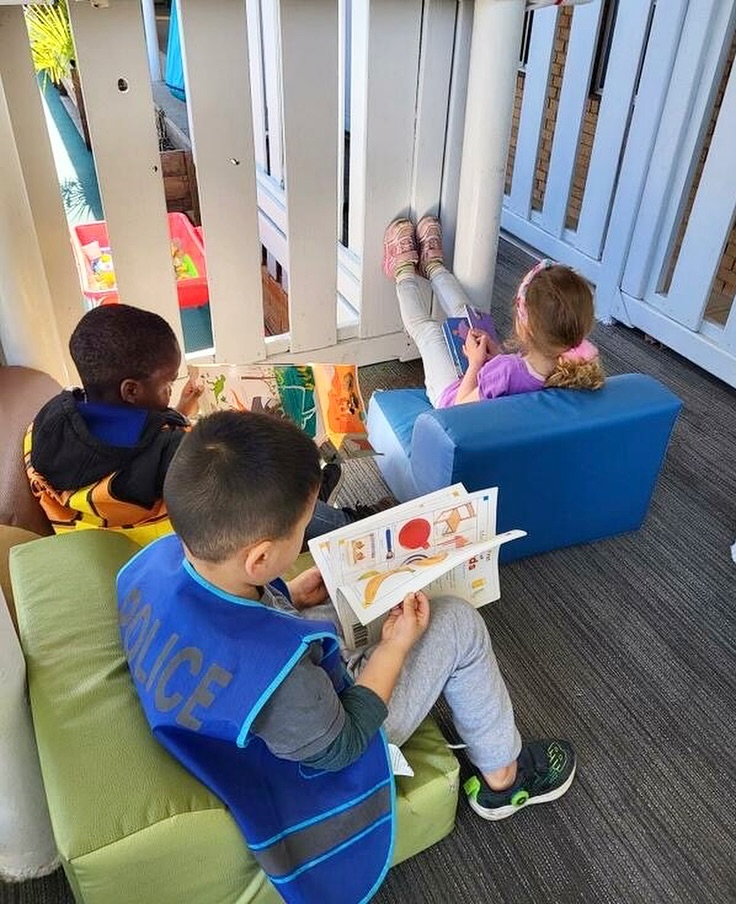 We ❤️ our outdoor reading nook 📖.