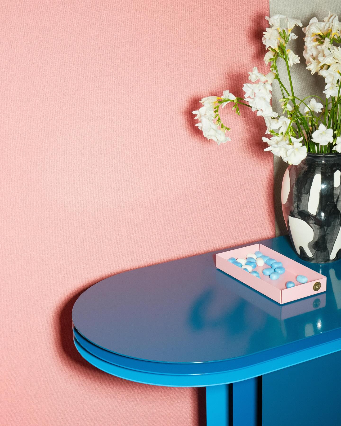 MY AMI SIDEBOARD IN OCEAN BLUE & POI TRAY M IN PINK