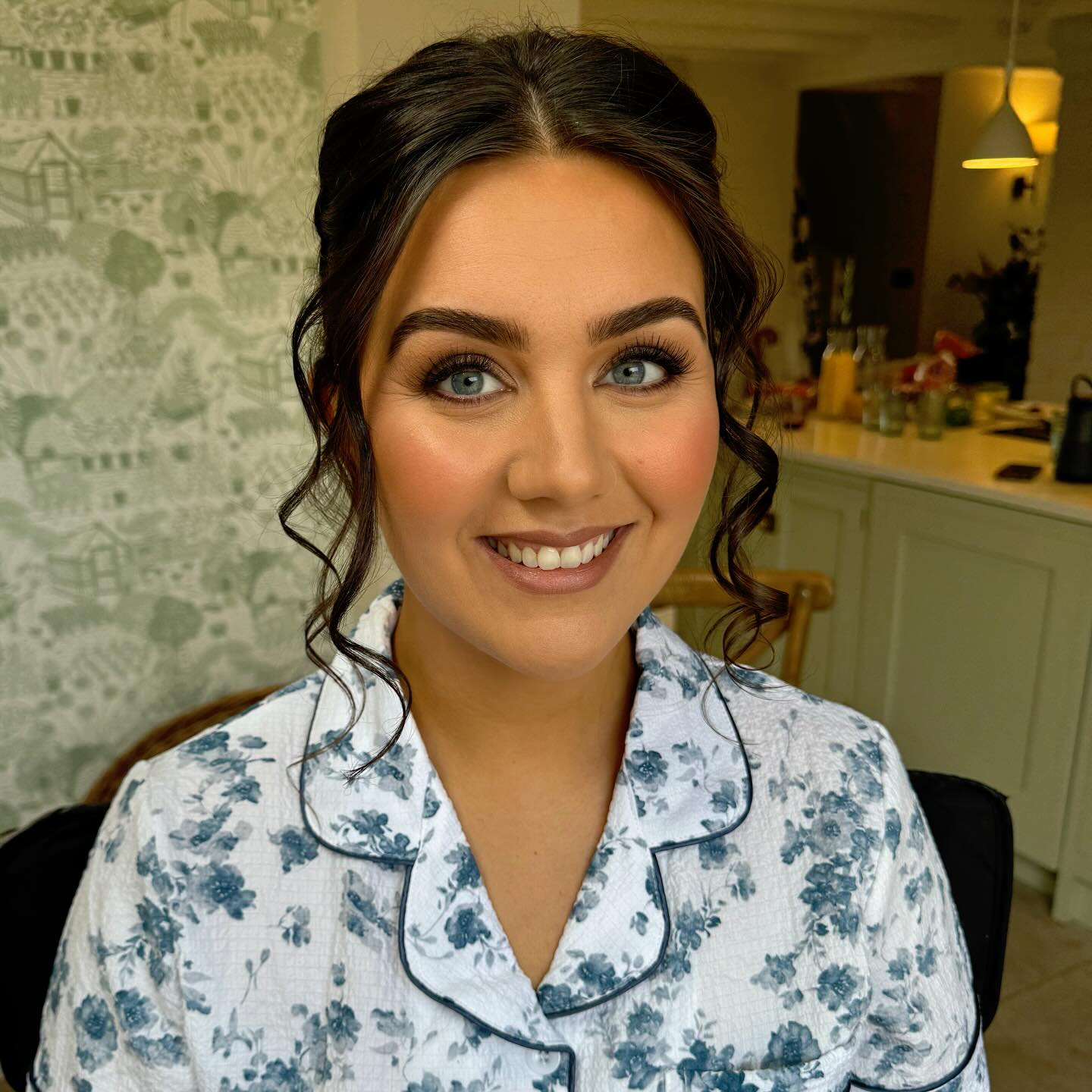 Beautiful Bridesmaid soft bronzed look 🌸
VENUE @iscoydpark
HMUA @fayekenyonhairandmakeup
@charlottetilbury @narsissist @bobbibrown @embryolisseuk @toofacedlovestheuk @maccosmetics @morphebrushes @hudabeauty @schwarzkopfprouk @babylissprouk
#hairandmakeup #bridal #bridalmakeup #bridalhair #weddinghair #weddingmakeup #weddingmakeupartist #weddinghairstyles #softglam #bridallook