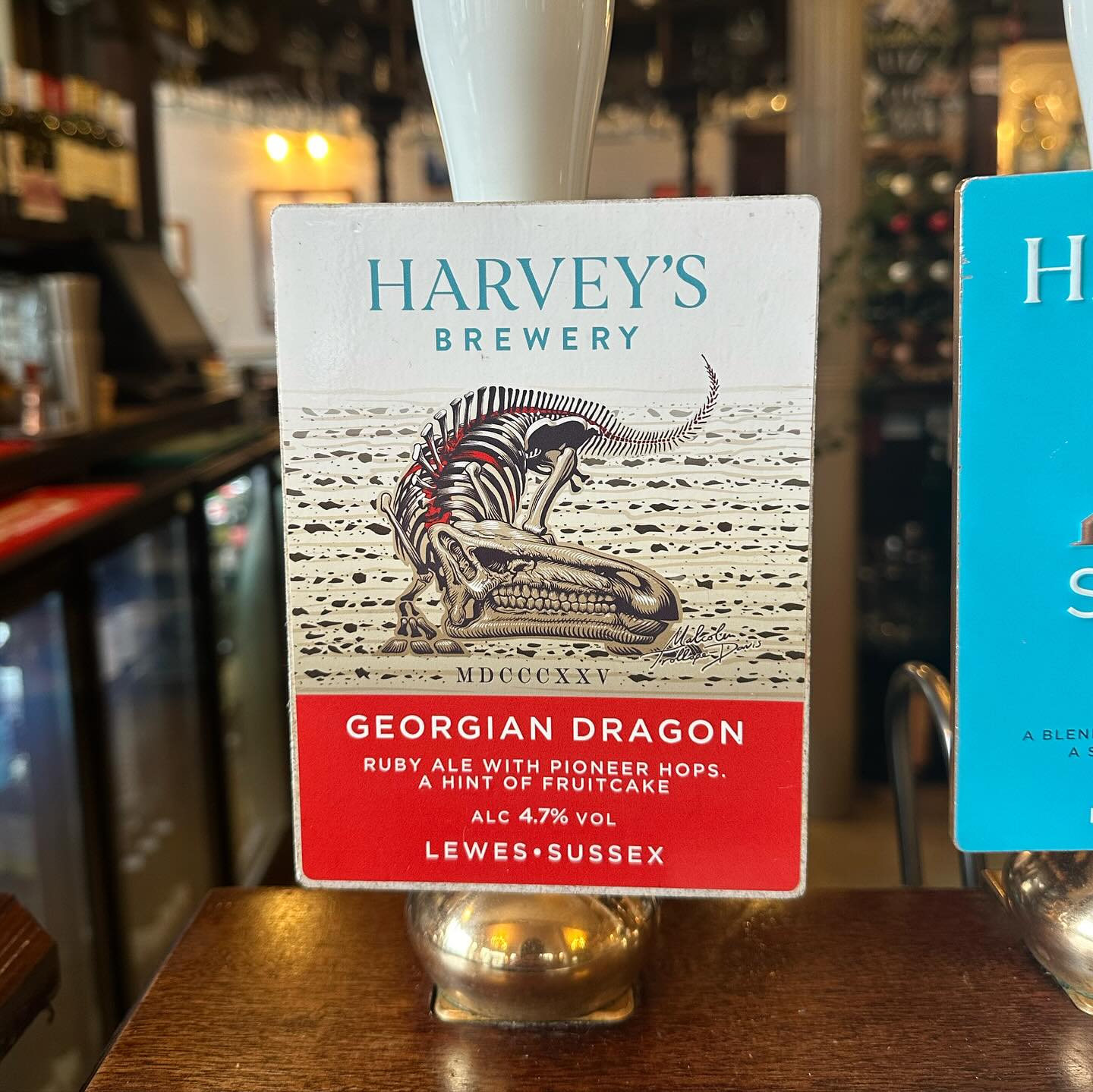NOW POURING: Georgian Dragon 🐉
A Ruby ale with a fruity aroma that produces a sustained, lingering bitterness with a subtle hit of lip-smacking fruitcake 🥮
This intensely hoppy, ruby ale was first brewed in April 2010 for St. Georges Day. However, the label actually commemorates a lesser known hero, Dr Gideon Mantell, the original Father of Palaeontology 🤓
#harveyspubs #georgiandragon #royaloakborough #londonpubs