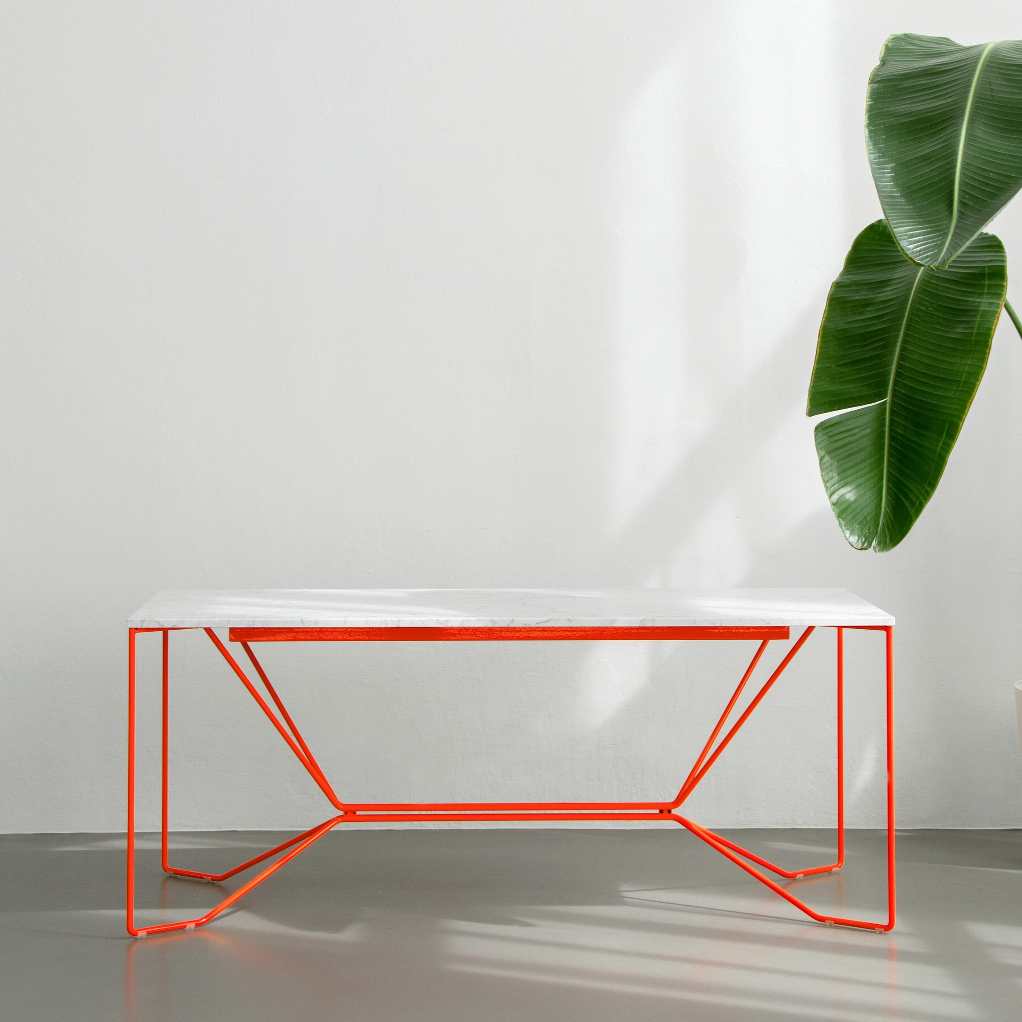 SAME SAME TABLE 180x80CM WITH MARBLE TOP AND LUMINOUS ORANGE FRAME
Same same but different. Solid as a rock. Dining table and desk. The delicate steel frame is bent by hand. It consists of two identical parts that reflect each other. The marble tabletop is supported by a steel frame. Particular about the design and construction is that it looks very light but is extremely solid.