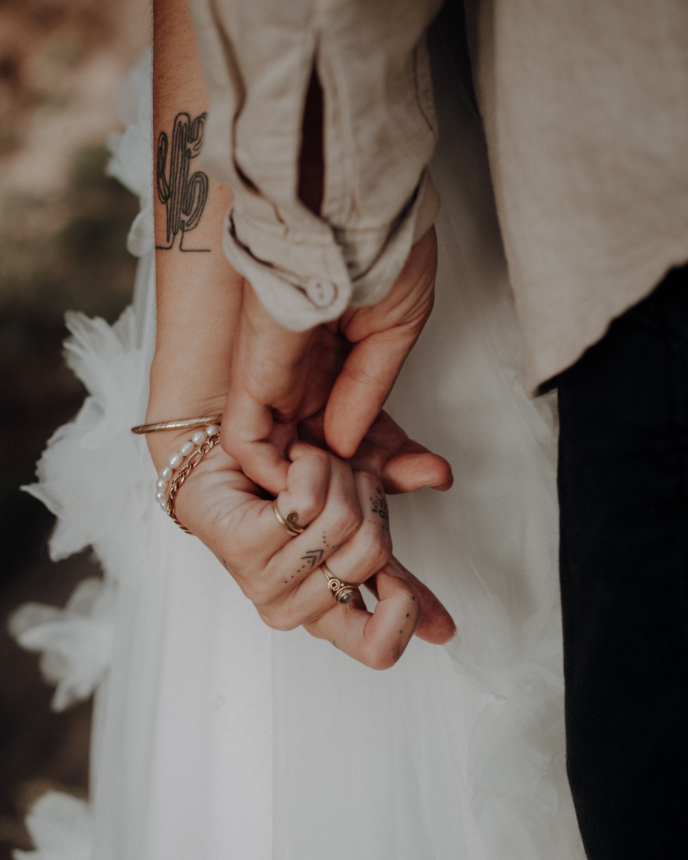 // "loved you yesterday, love you still, always have, always will." - Elaine Davis
Destination Wedding am Strand oder Civil Wedding in der City, gerne begleite ich euch auf eurer Reise der Liebe!
Ihr seid noch auf der Suche? Meldet euch gerne wegen freien Terminen!
#love #justlove #wedding #destinationwedding #weddingphotography #letsgo #weddingdress #forever #evelopement #civilwedding #bride #modernphotography #artsy #weddingcologne