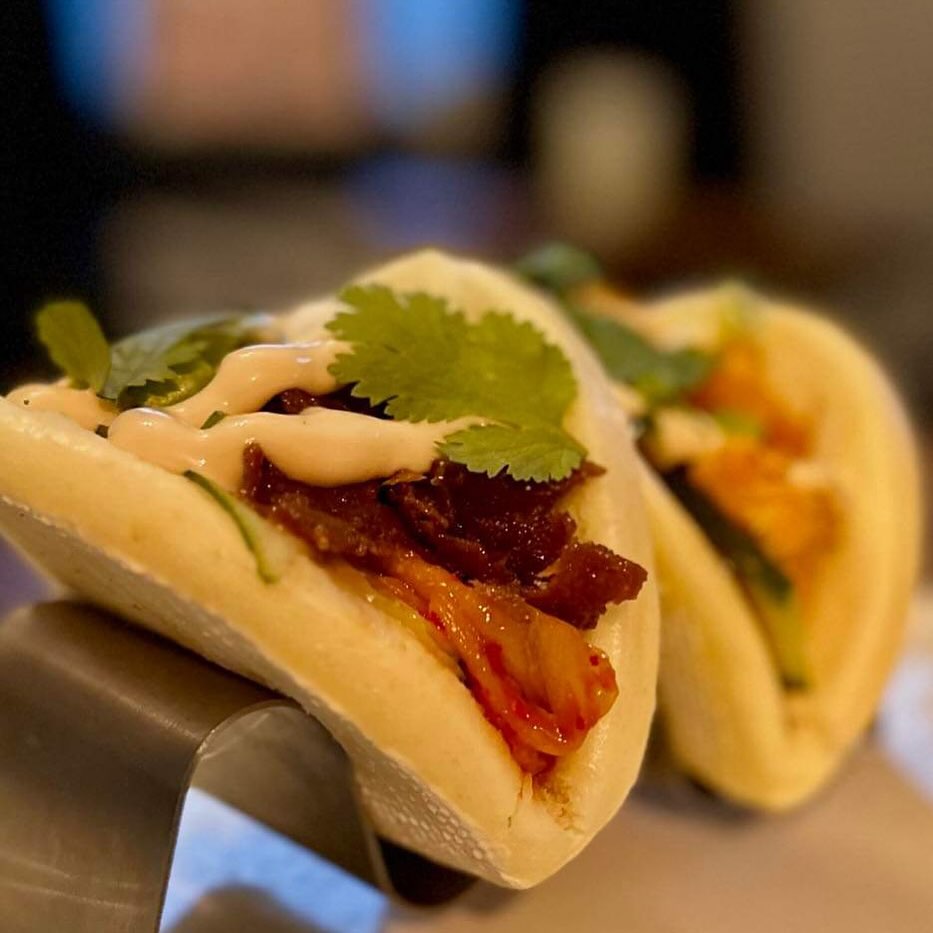 Venez découvrir nos délicieux BAO buns - végé ou à la viande. Parfait en entrée ou comme repas principal.
…And of course, we’ll be taking care of your wine pairing :)